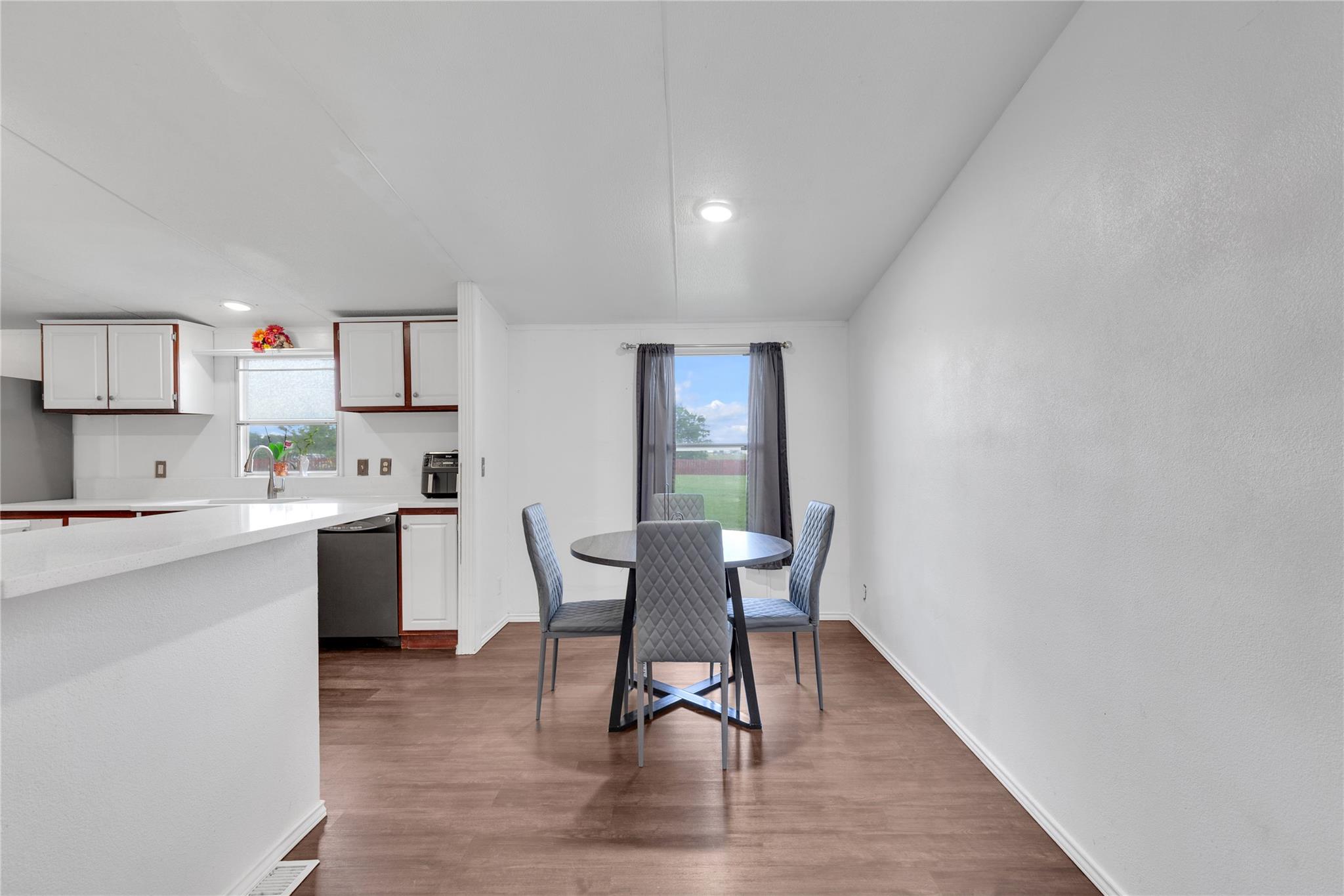 216 Rain Creek Dr, Hutto, TX 78634