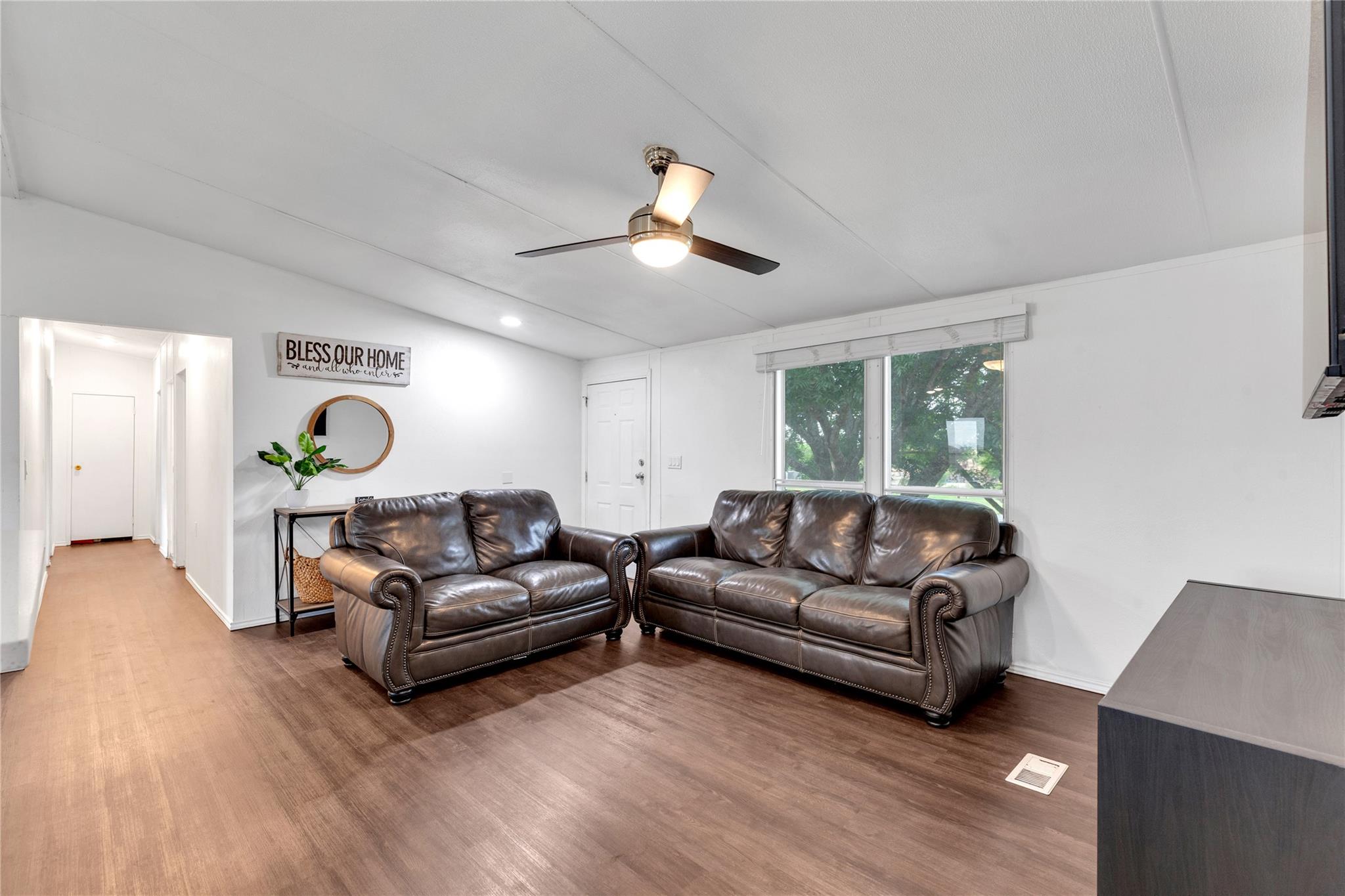 216 Rain Creek Dr, Hutto, TX 78634