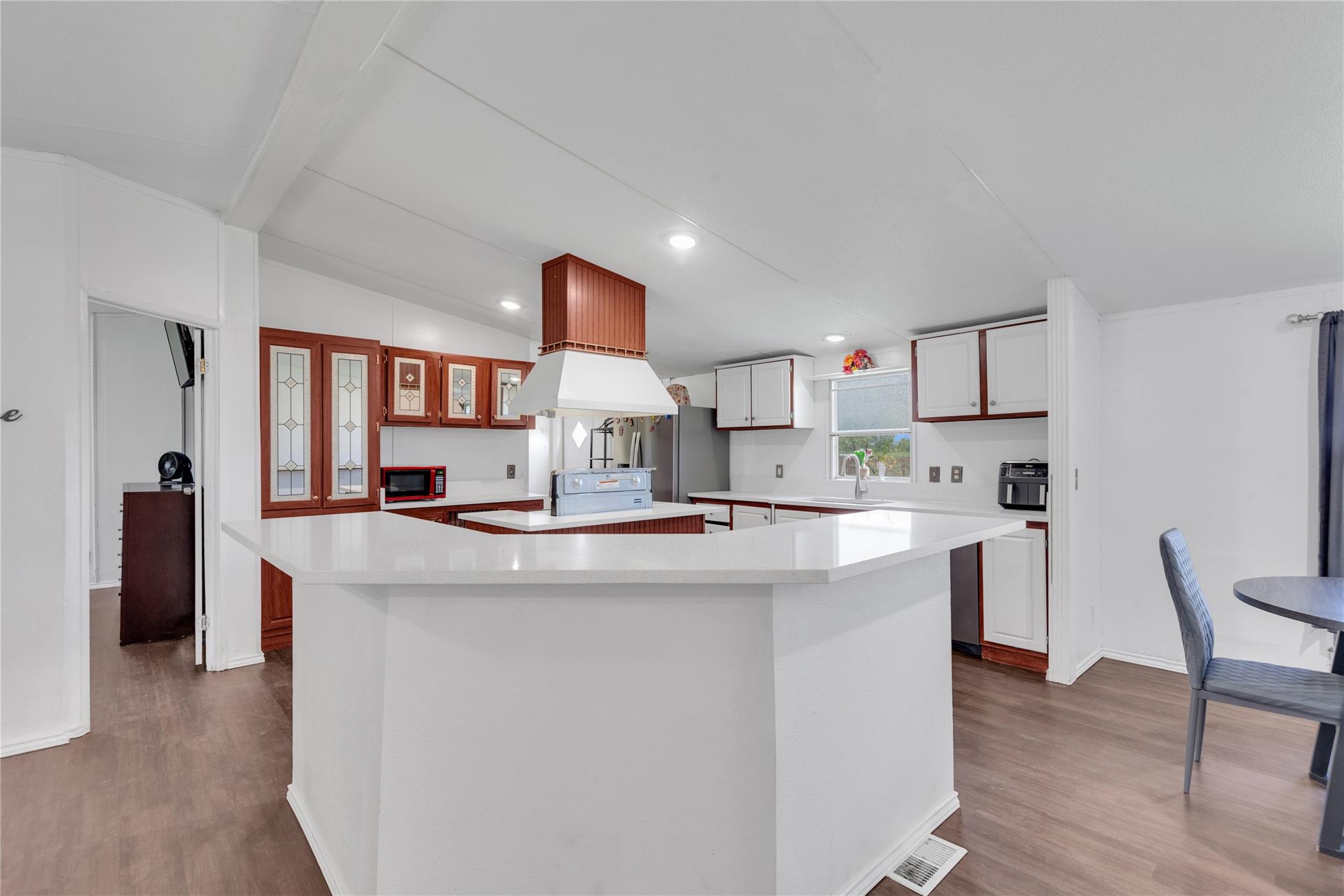 216 Rain Creek Dr, Hutto, TX 78634