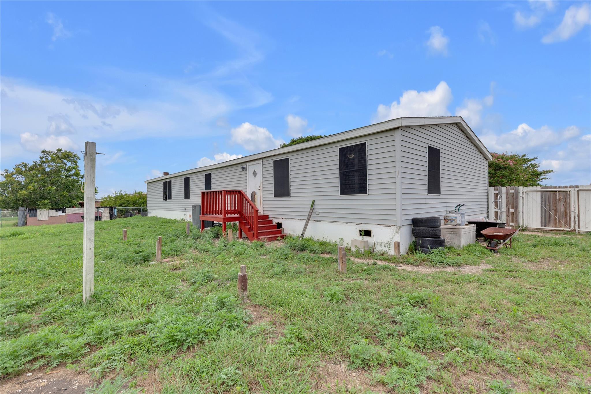 216 Rain Creek Dr, Hutto, TX 78634