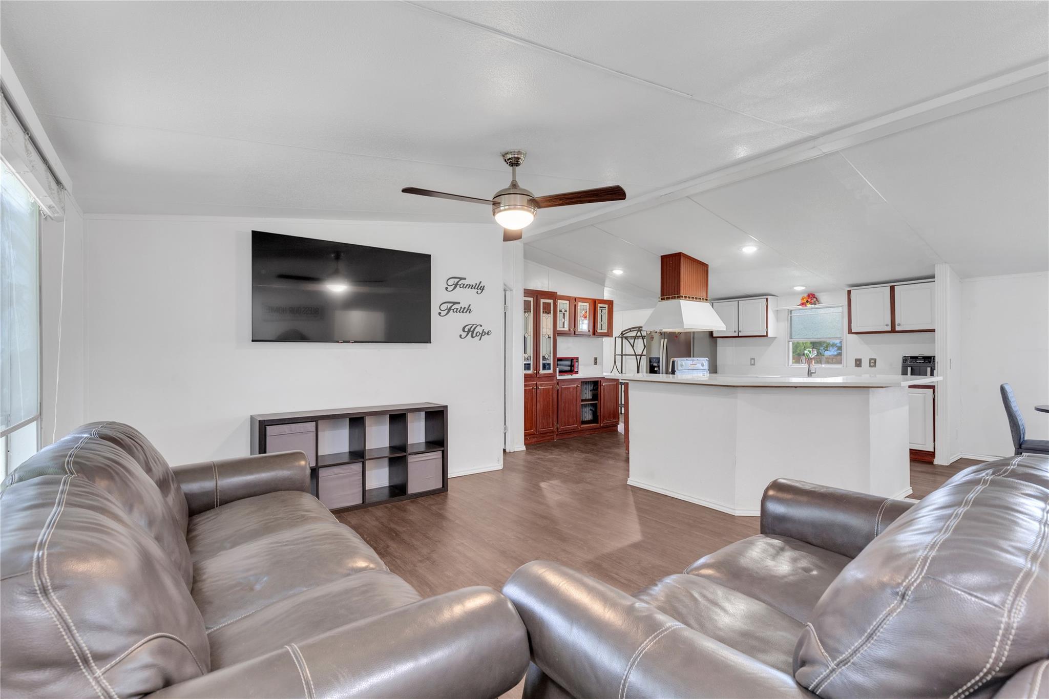 216 Rain Creek Dr, Hutto, TX 78634