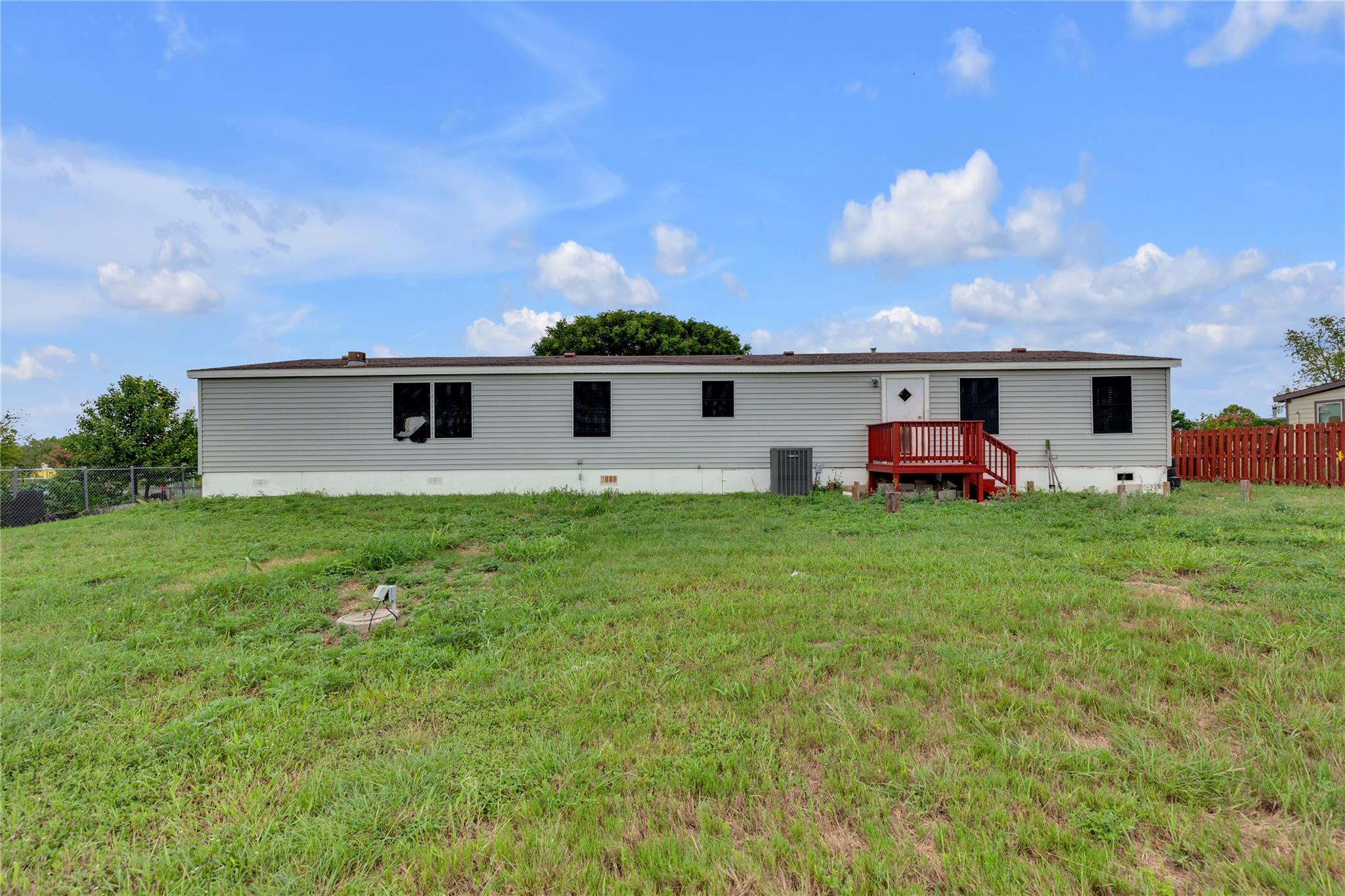 216 Rain Creek Dr, Hutto, TX 78634