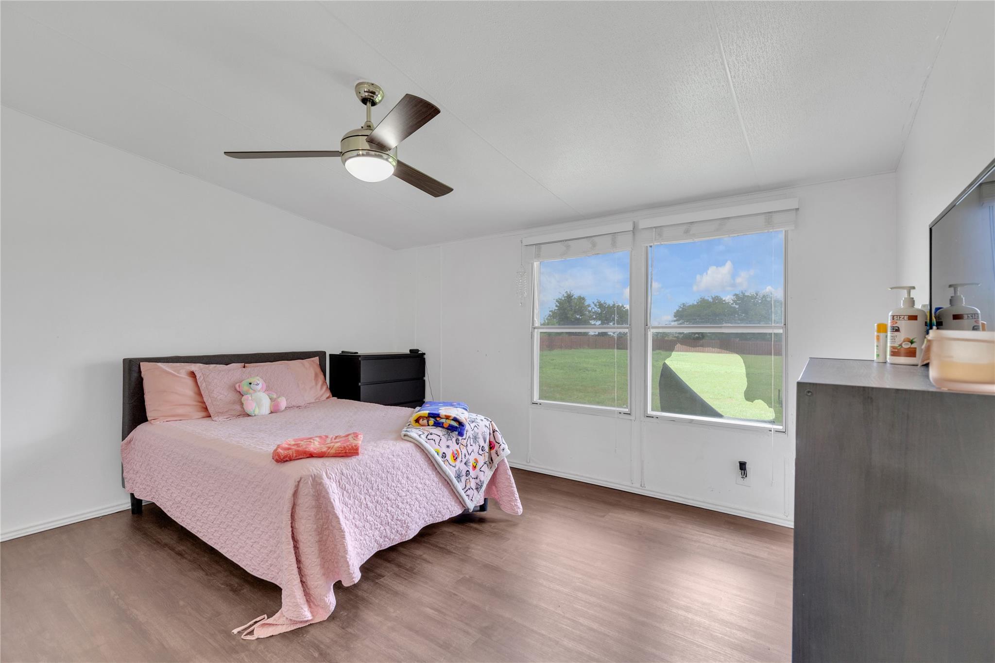 216 Rain Creek Dr, Hutto, TX 78634