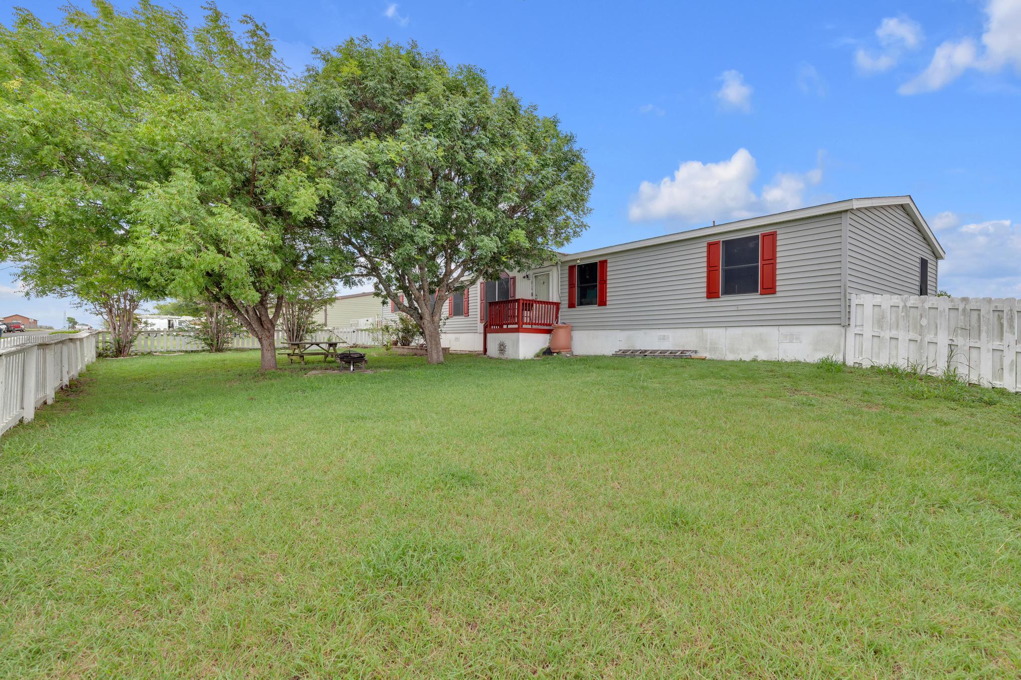 216 Rain Creek Dr, Hutto, TX 78634