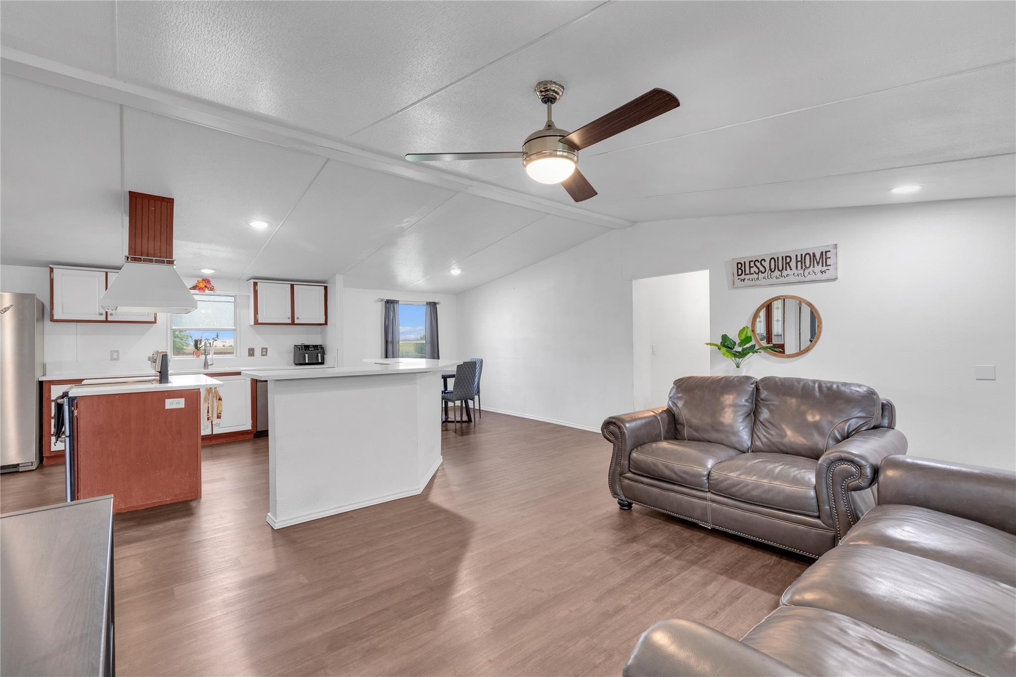 216 Rain Creek Dr, Hutto, TX 78634