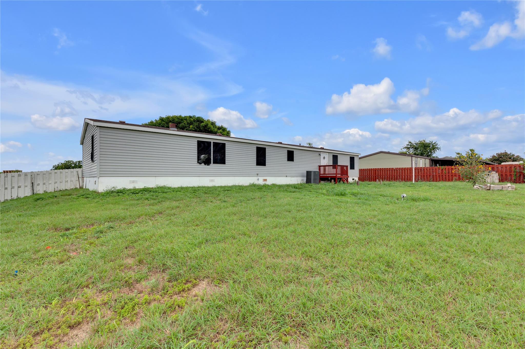 216 Rain Creek Dr, Hutto, TX 78634