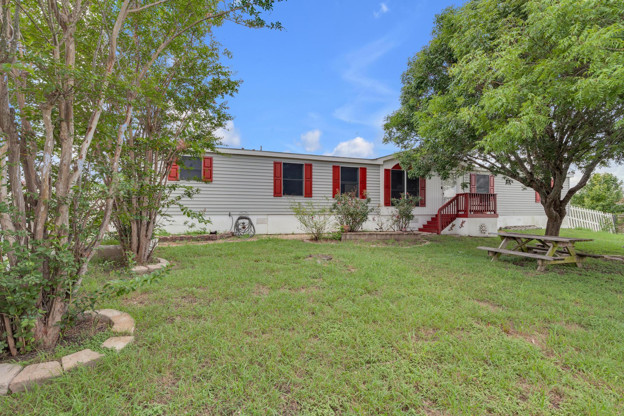 216 Rain Creek Dr, Hutto, TX 78634