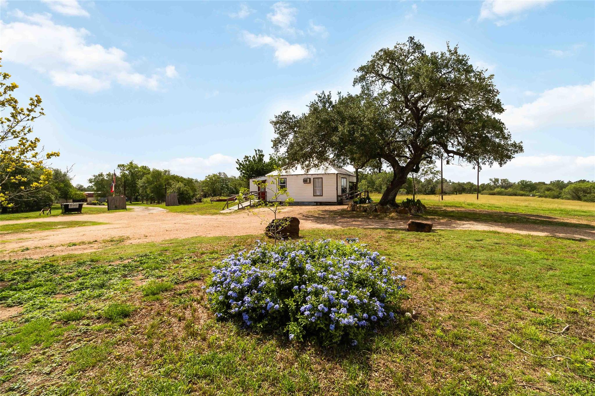 227 Henderson Ln, Lockhart, TX 78644