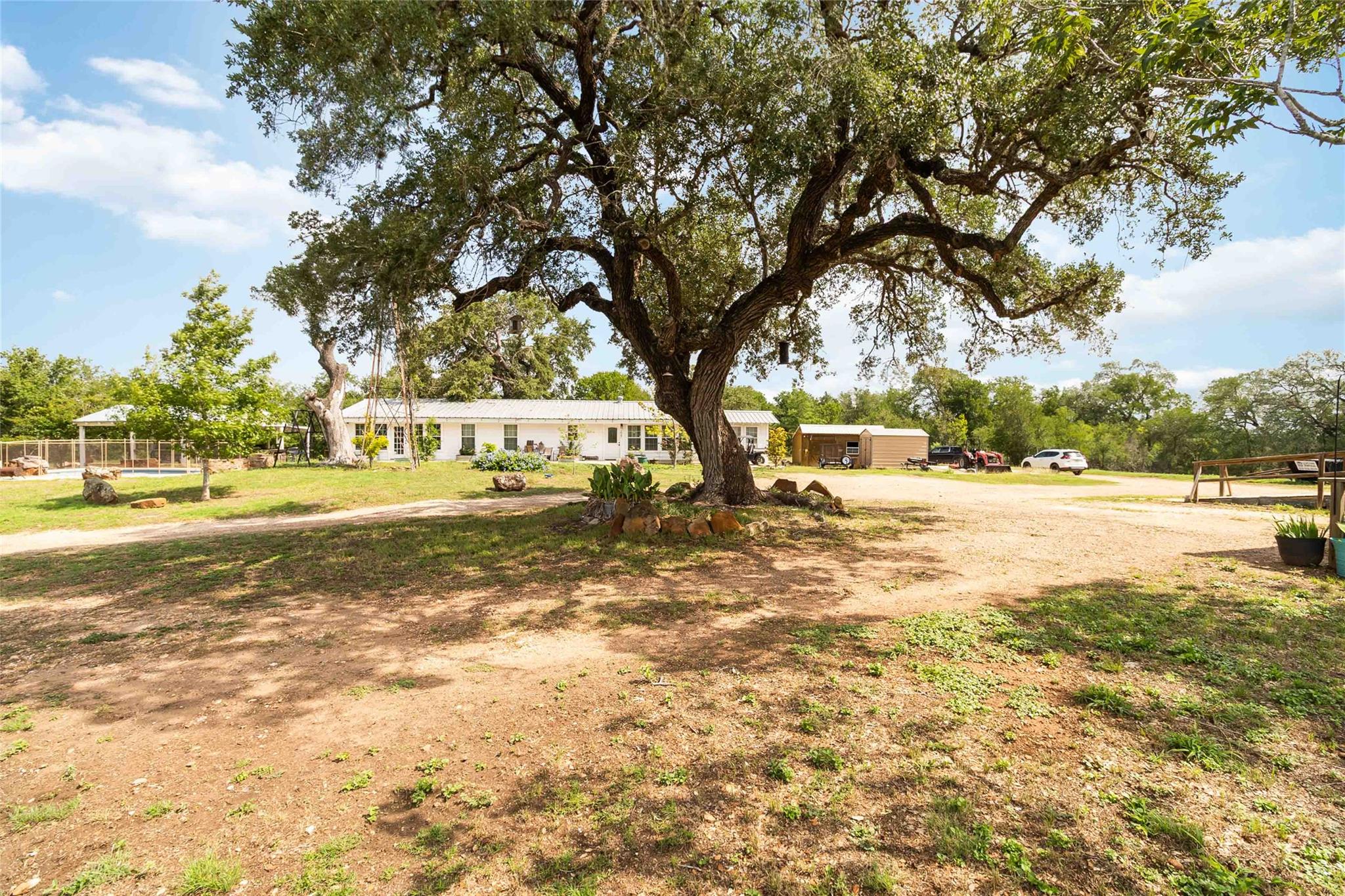 227 Henderson Ln, Lockhart, TX 78644