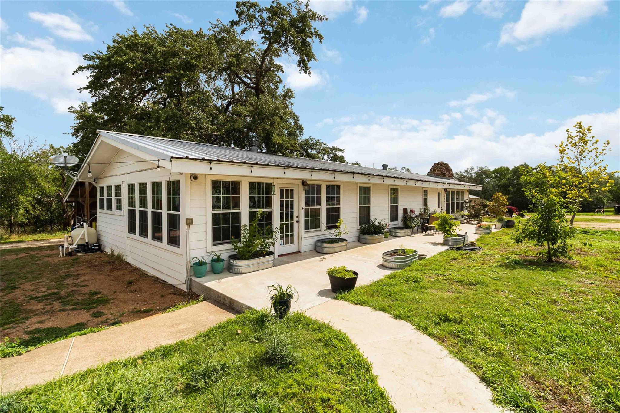227 Henderson Ln, Lockhart, TX 78644