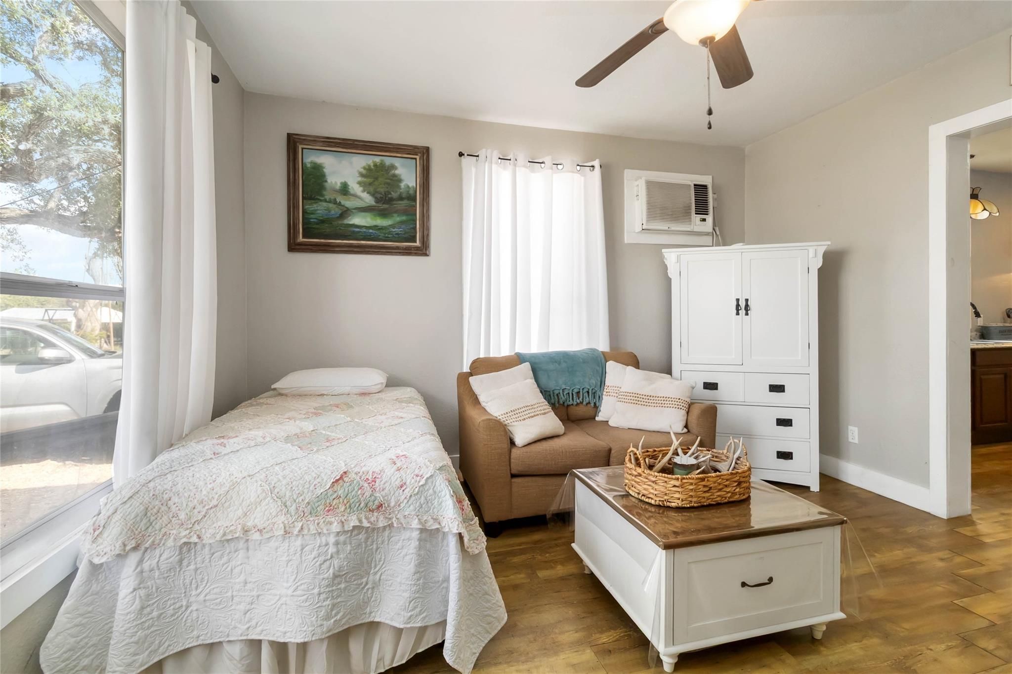 227 Henderson Ln, Lockhart, TX 78644