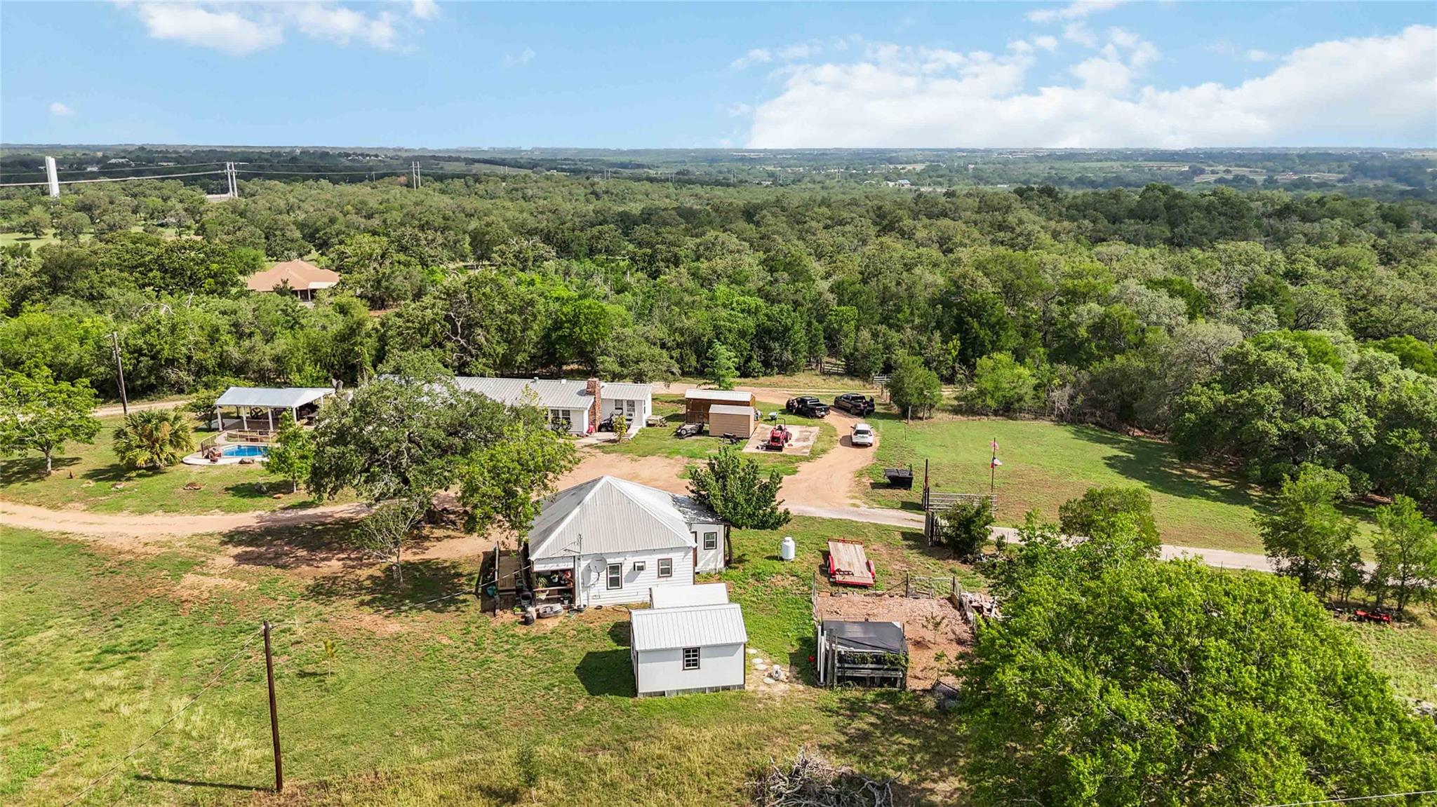 227 Henderson Ln, Lockhart, TX 78644