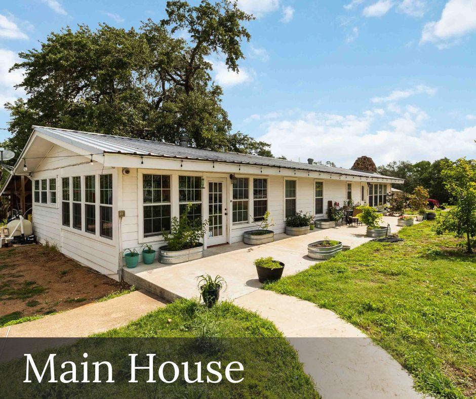 227 Henderson Ln, Lockhart, TX 78644