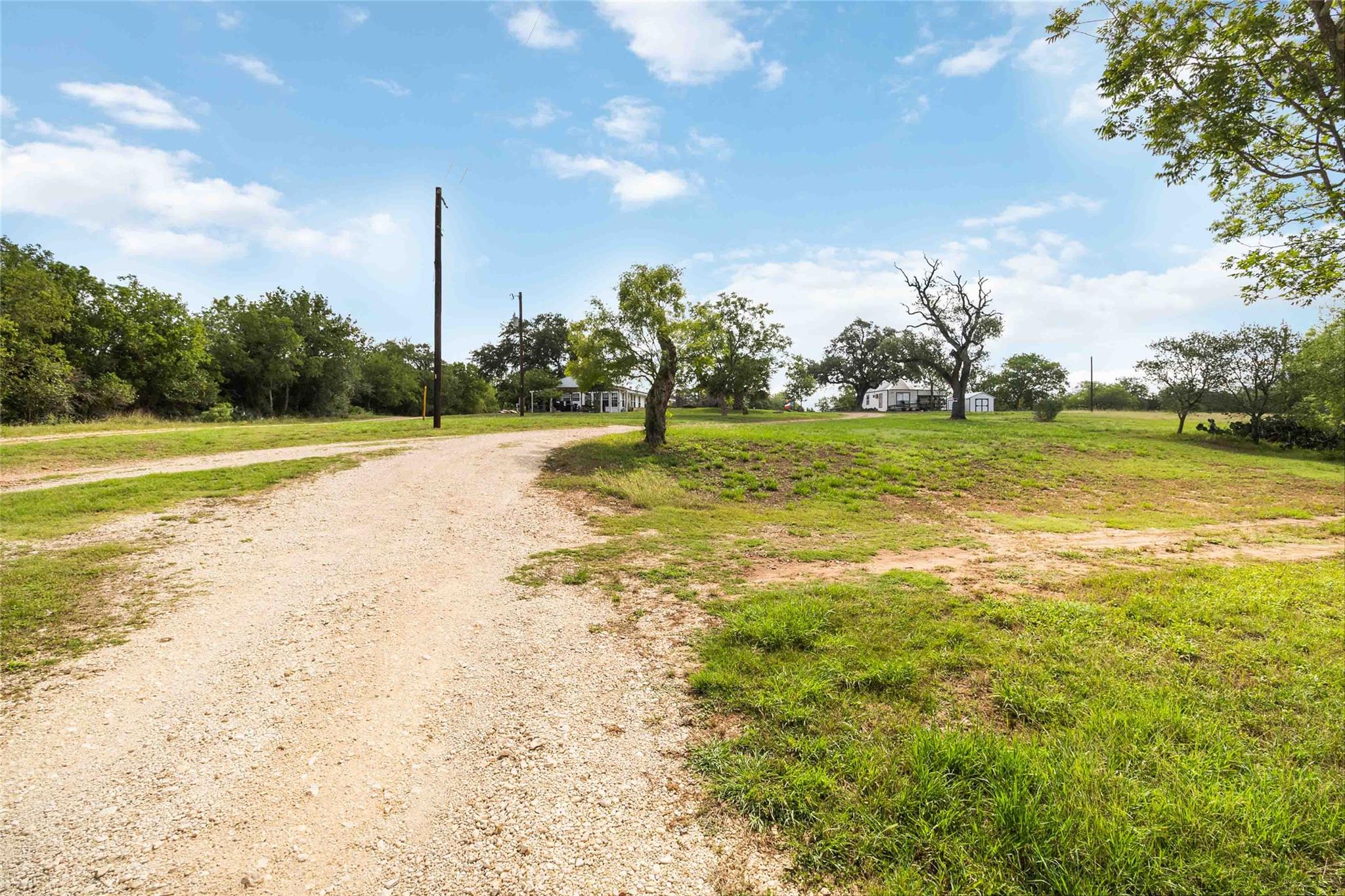 227 Henderson Ln, Lockhart, TX 78644