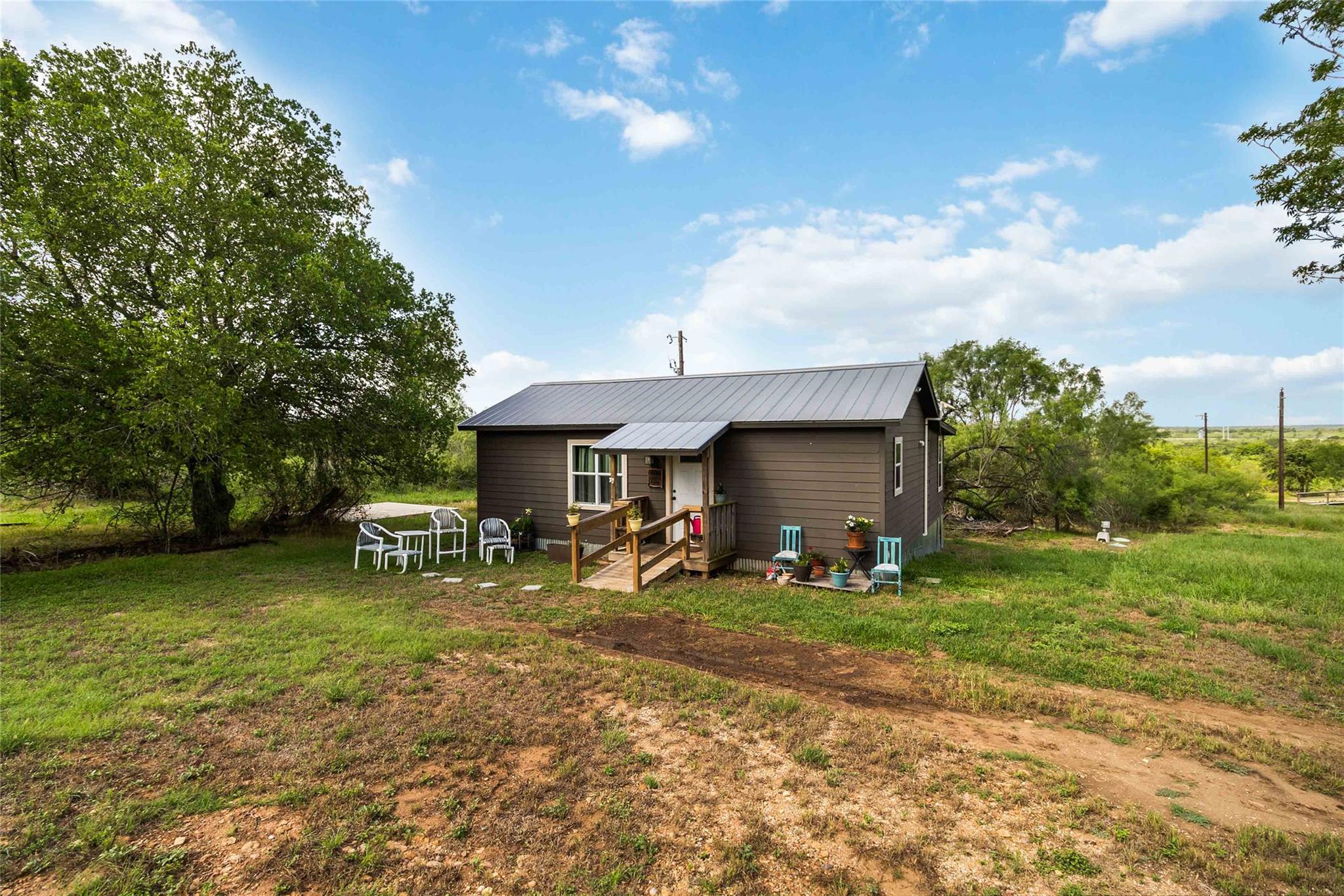 227 Henderson Ln, Lockhart, TX 78644