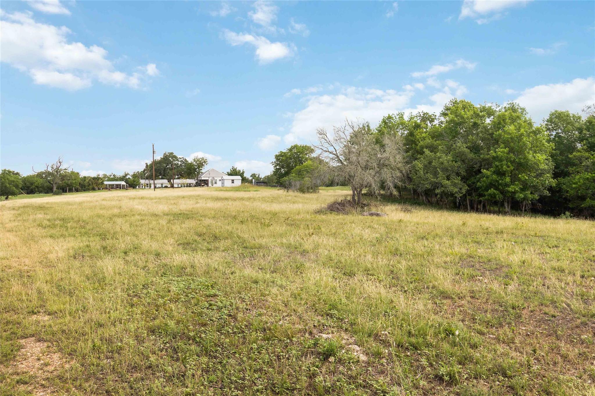 227 Henderson Ln, Lockhart, TX 78644