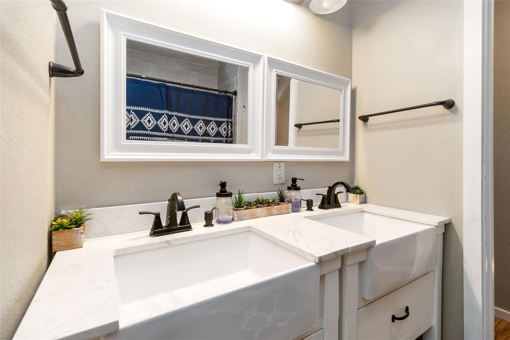 227 Henderson Ln, Lockhart, TX 78644