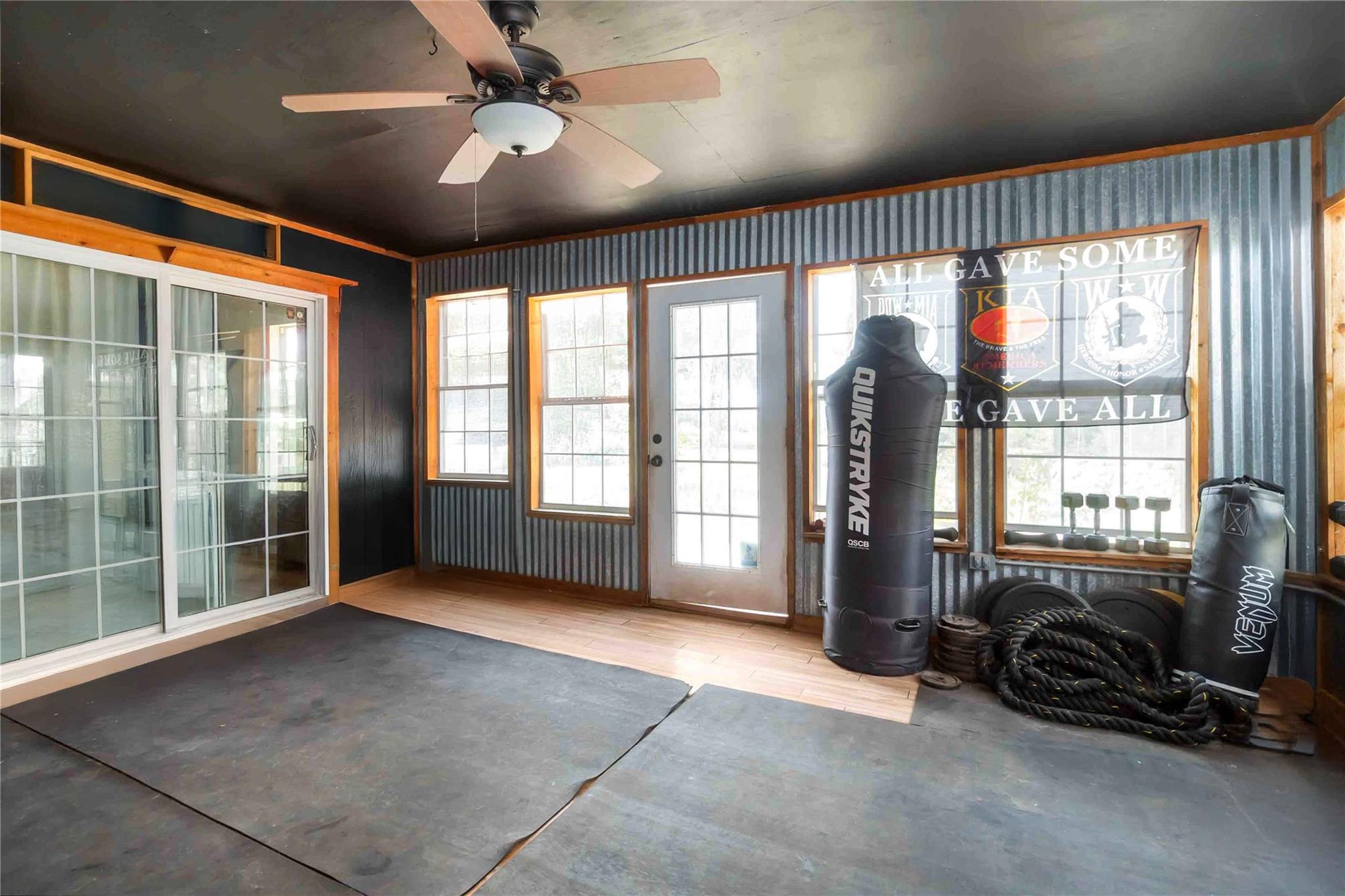 227 Henderson Ln, Lockhart, TX 78644