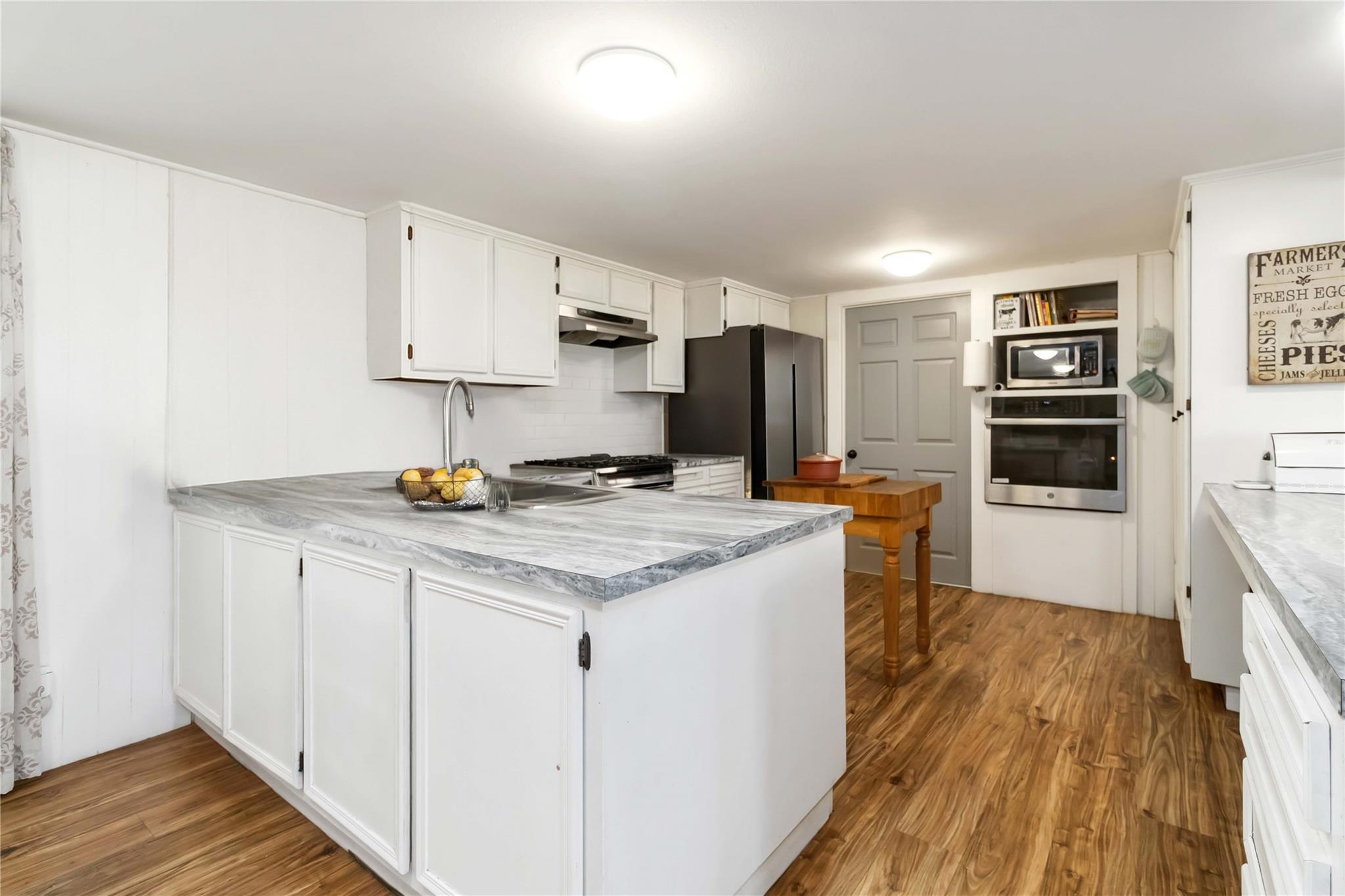 227 Henderson Ln, Lockhart, TX 78644