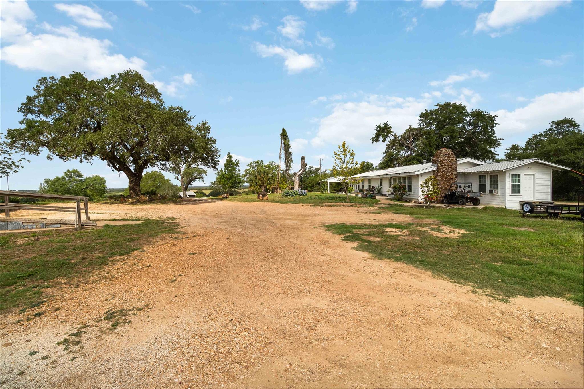227 Henderson Ln, Lockhart, TX 78644