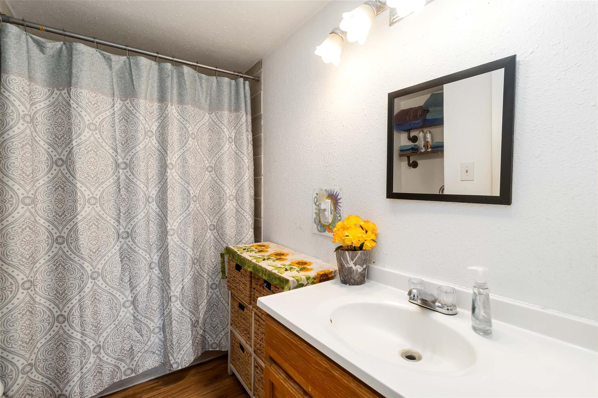 227 Henderson Ln, Lockhart, TX 78644