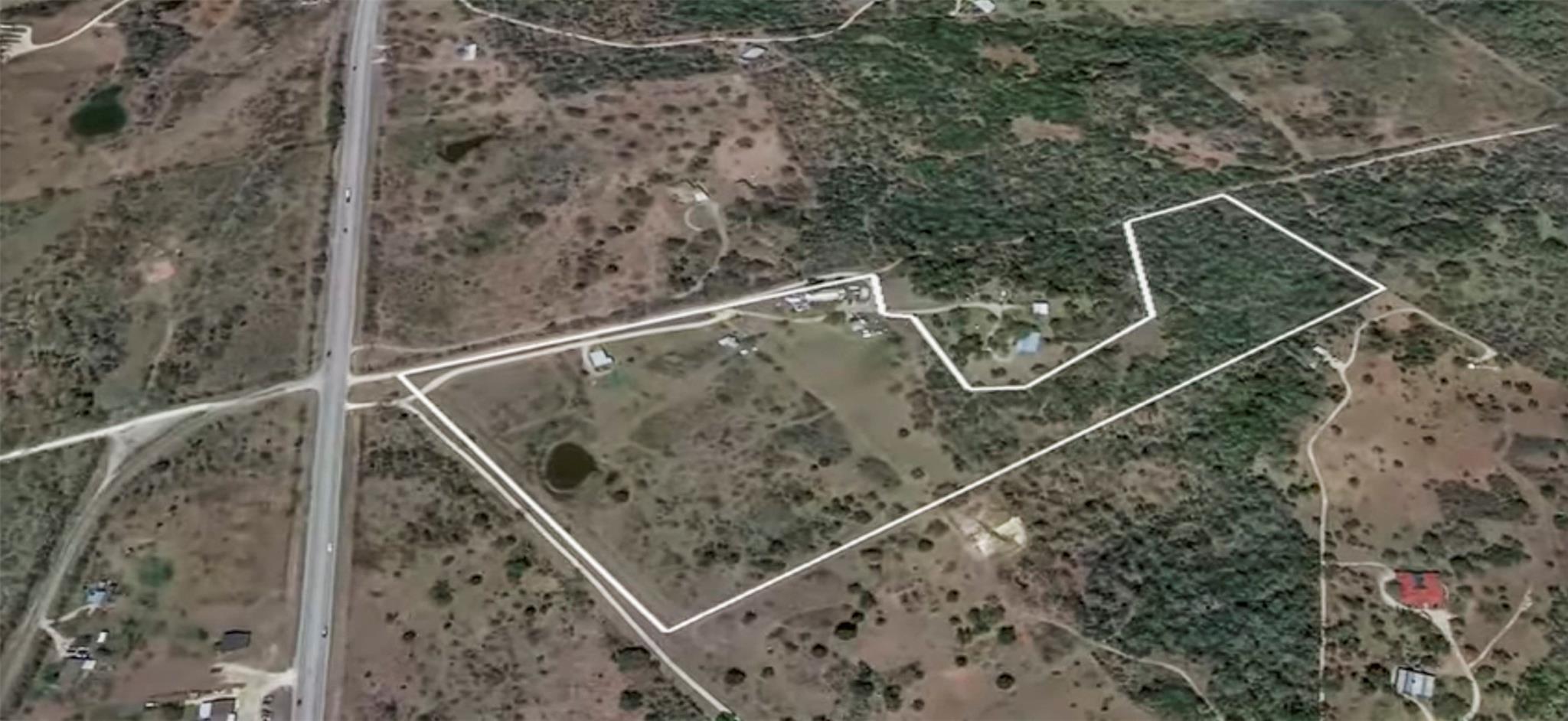 227 Henderson Ln, Lockhart, TX 78644