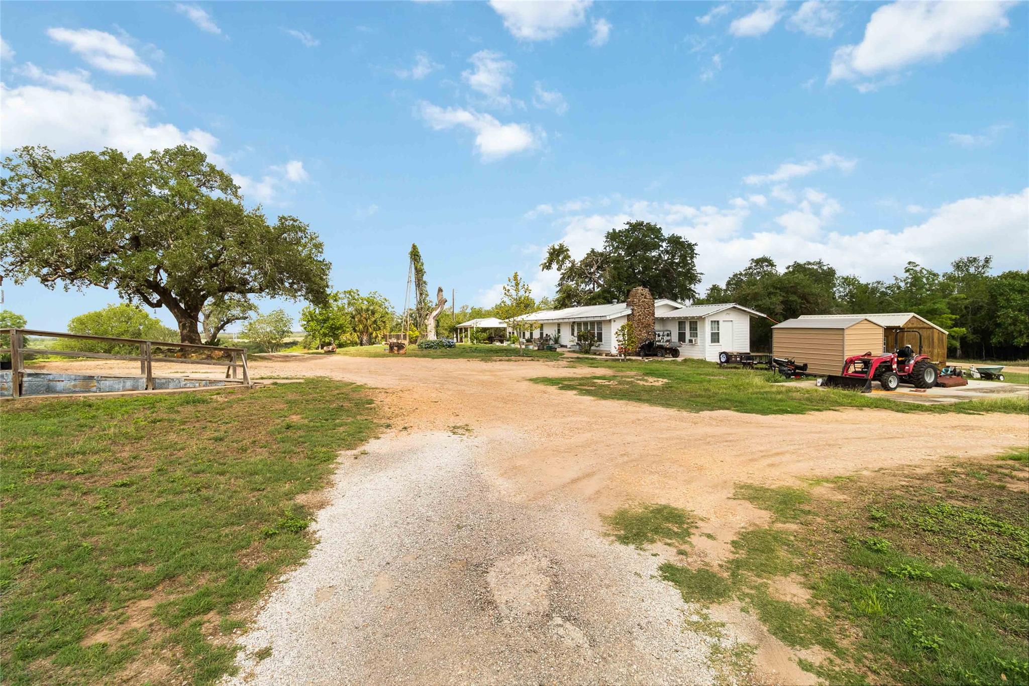 227 Henderson Ln, Lockhart, TX 78644