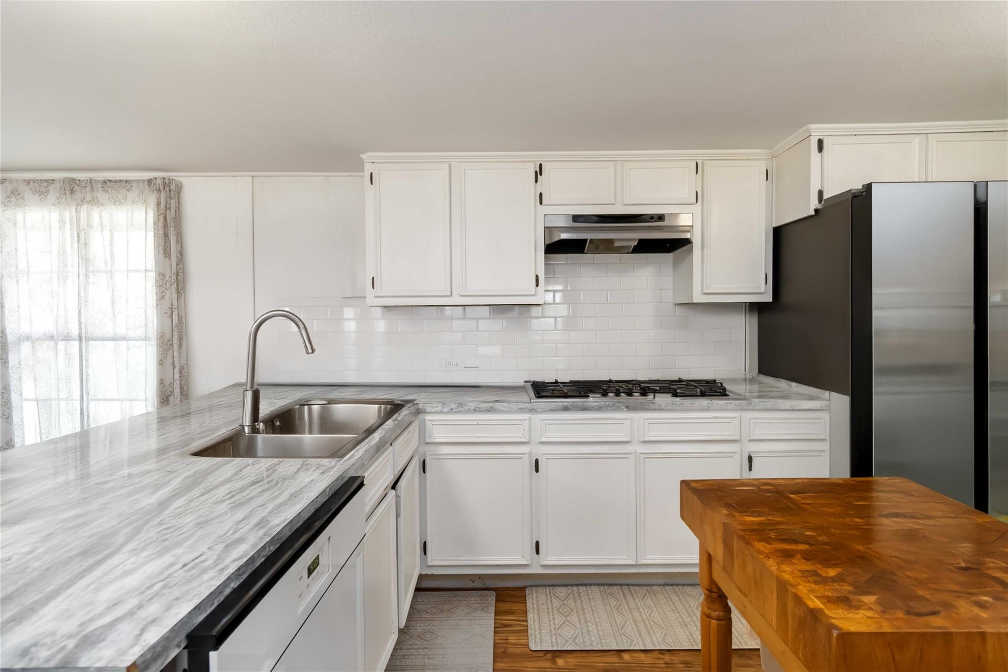 227 Henderson Ln, Lockhart, TX 78644