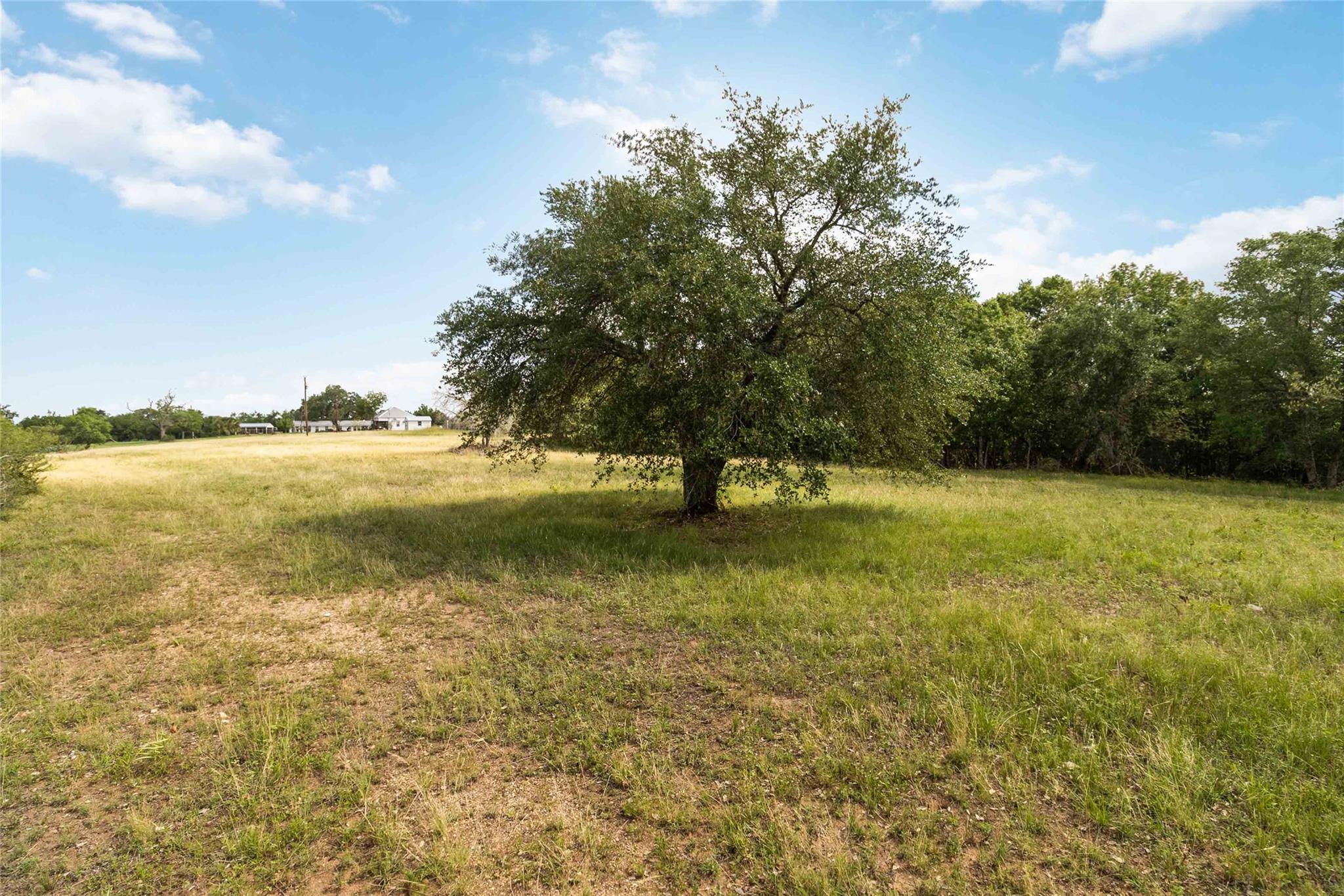 227 Henderson Ln, Lockhart, TX 78644