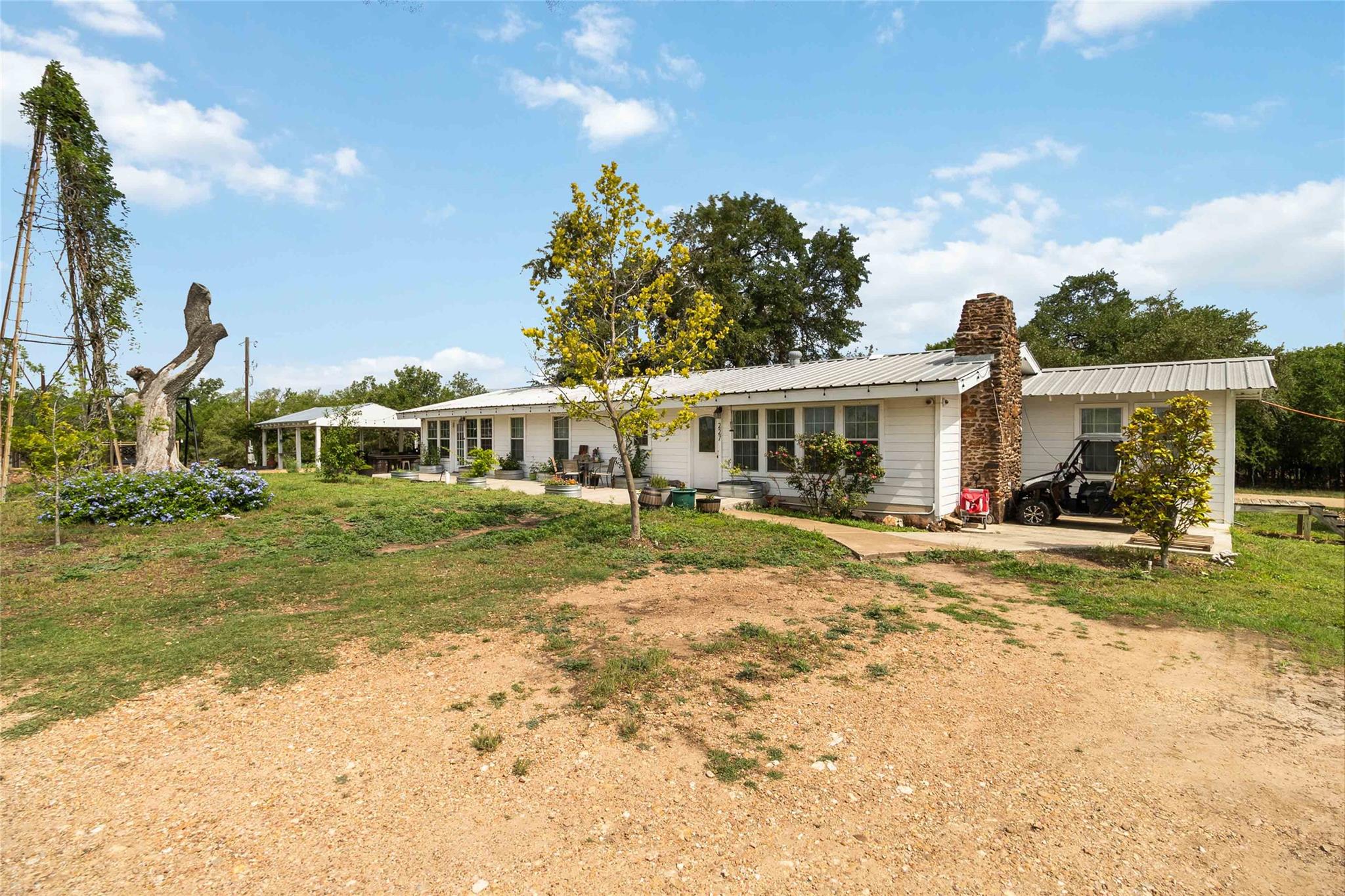 227 Henderson Ln, Lockhart, TX 78644