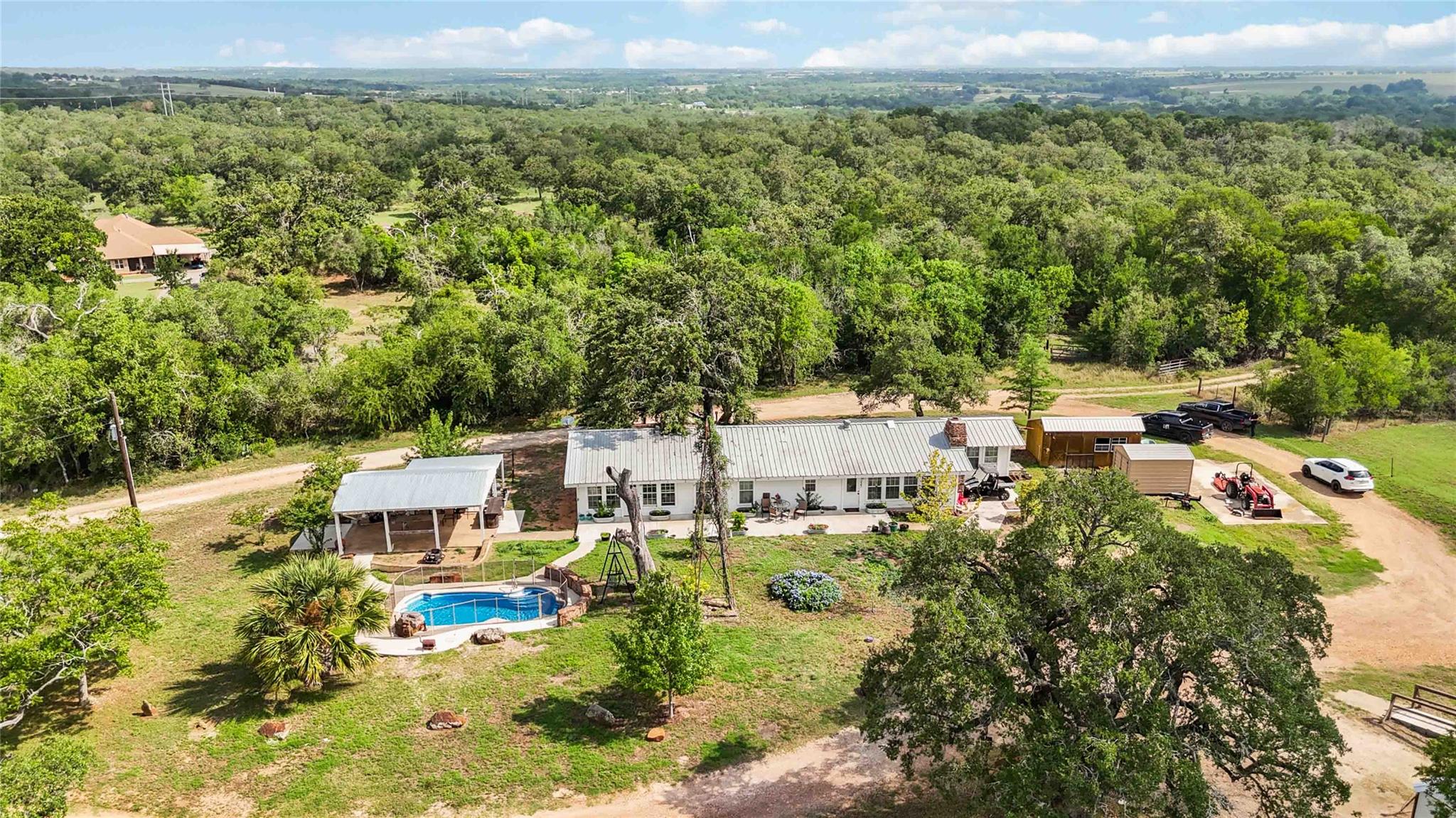227 Henderson Ln, Lockhart, TX 78644