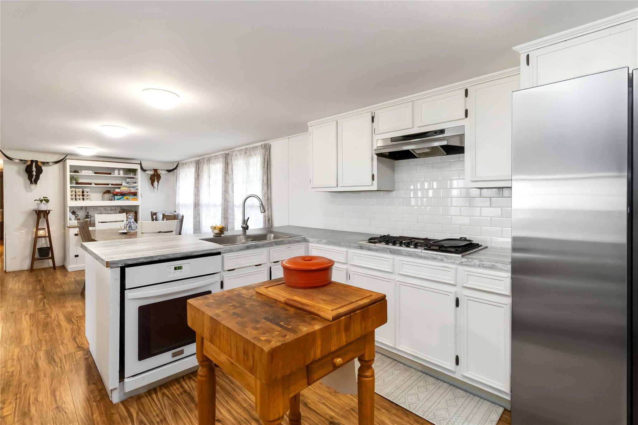 227 Henderson Ln, Lockhart, TX 78644