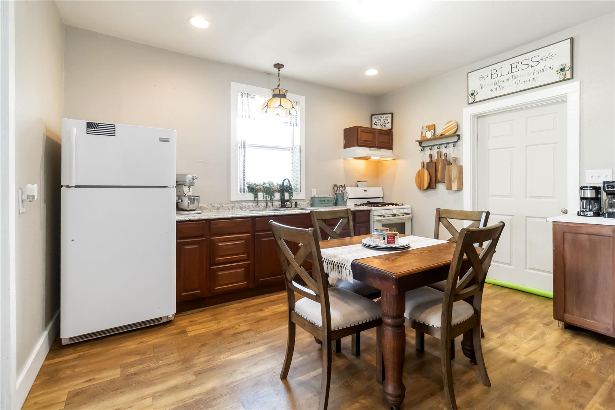 227 Henderson Ln, Lockhart, TX 78644