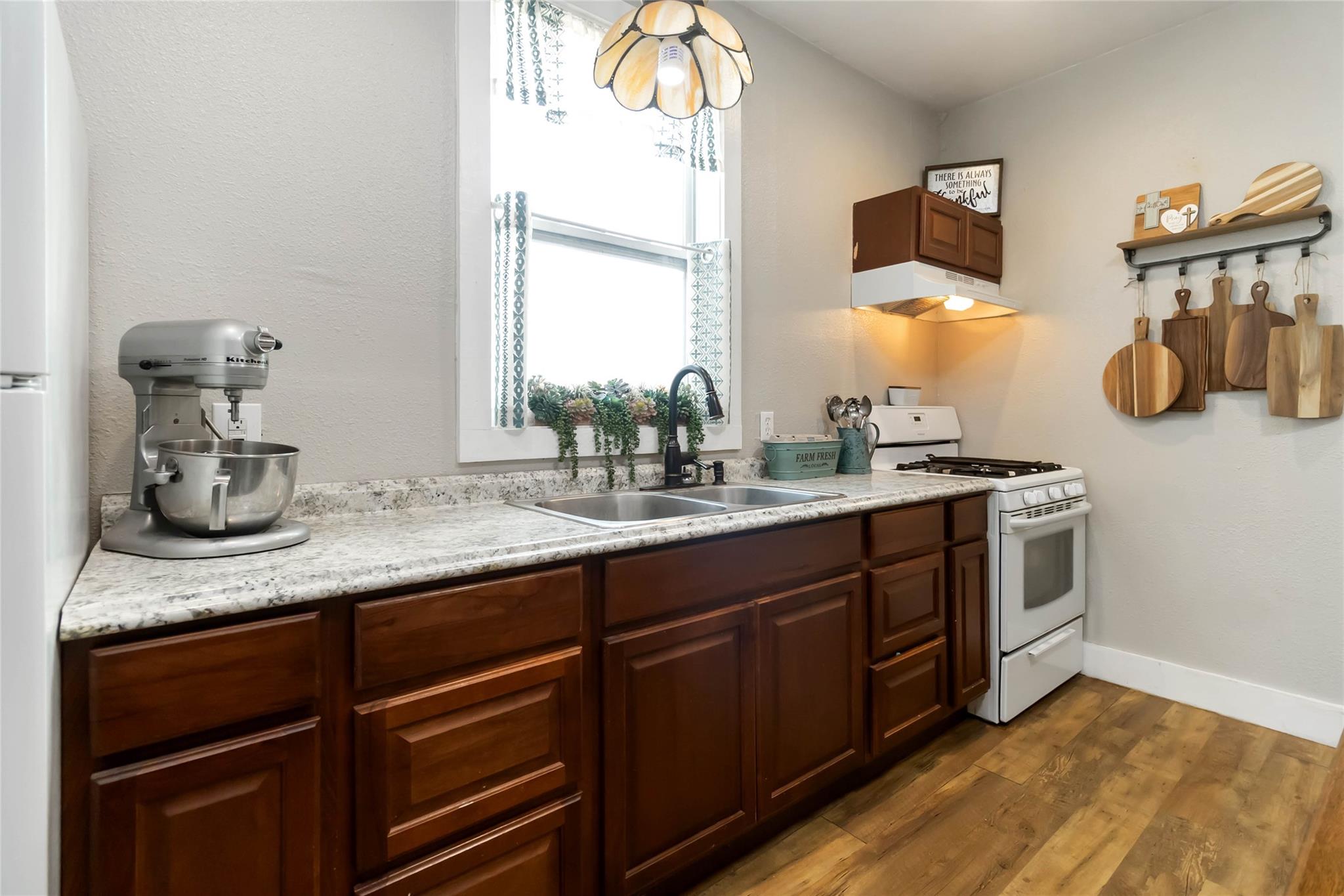 227 Henderson Ln, Lockhart, TX 78644