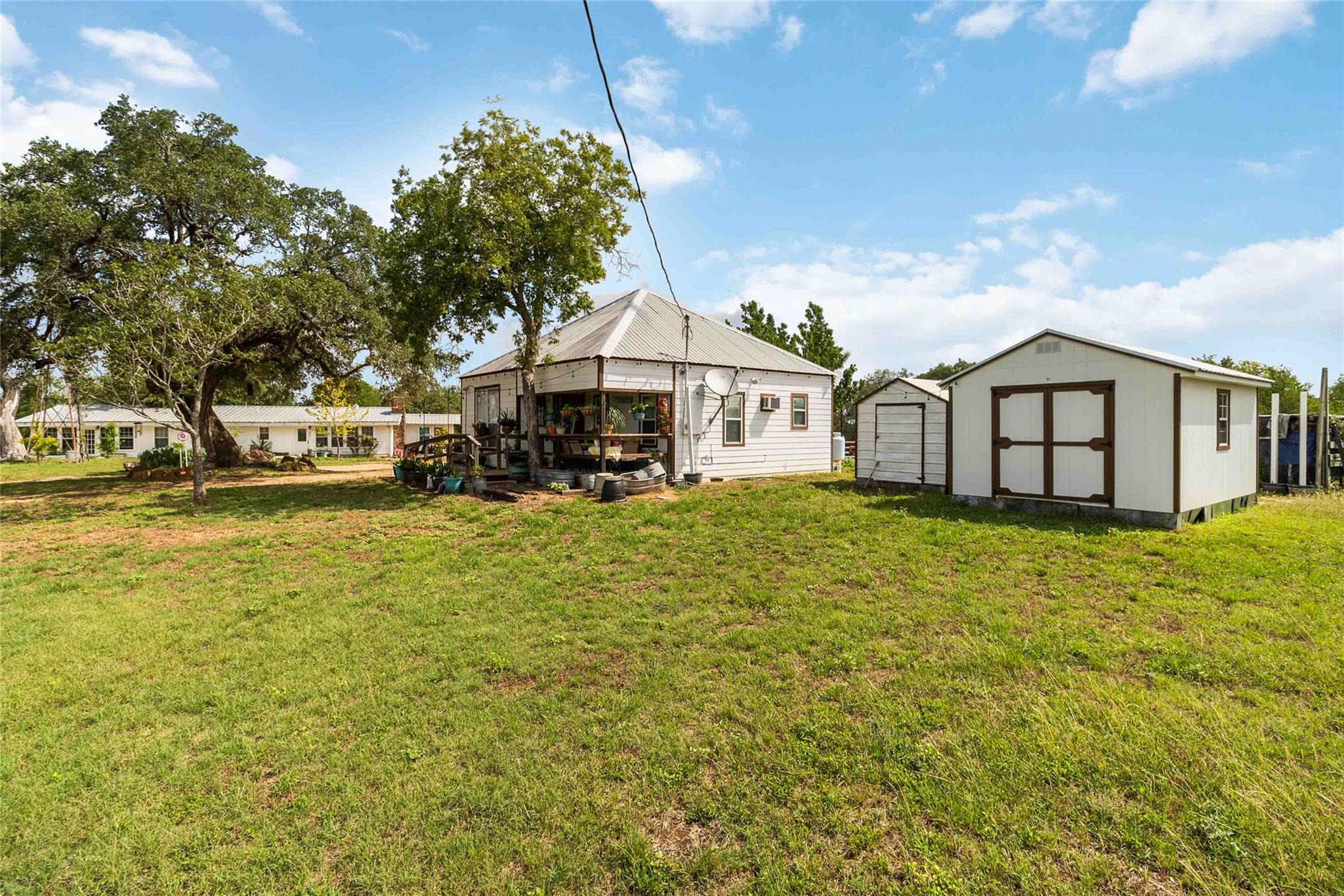 227 Henderson Ln, Lockhart, TX 78644