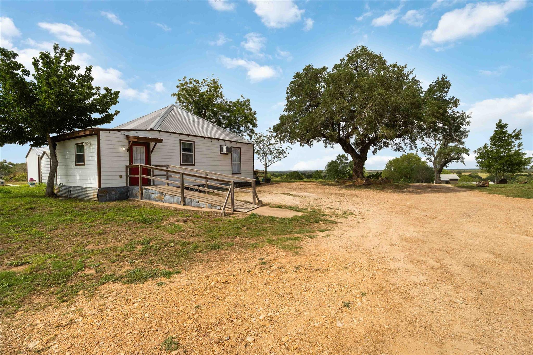 227 Henderson Ln, Lockhart, TX 78644