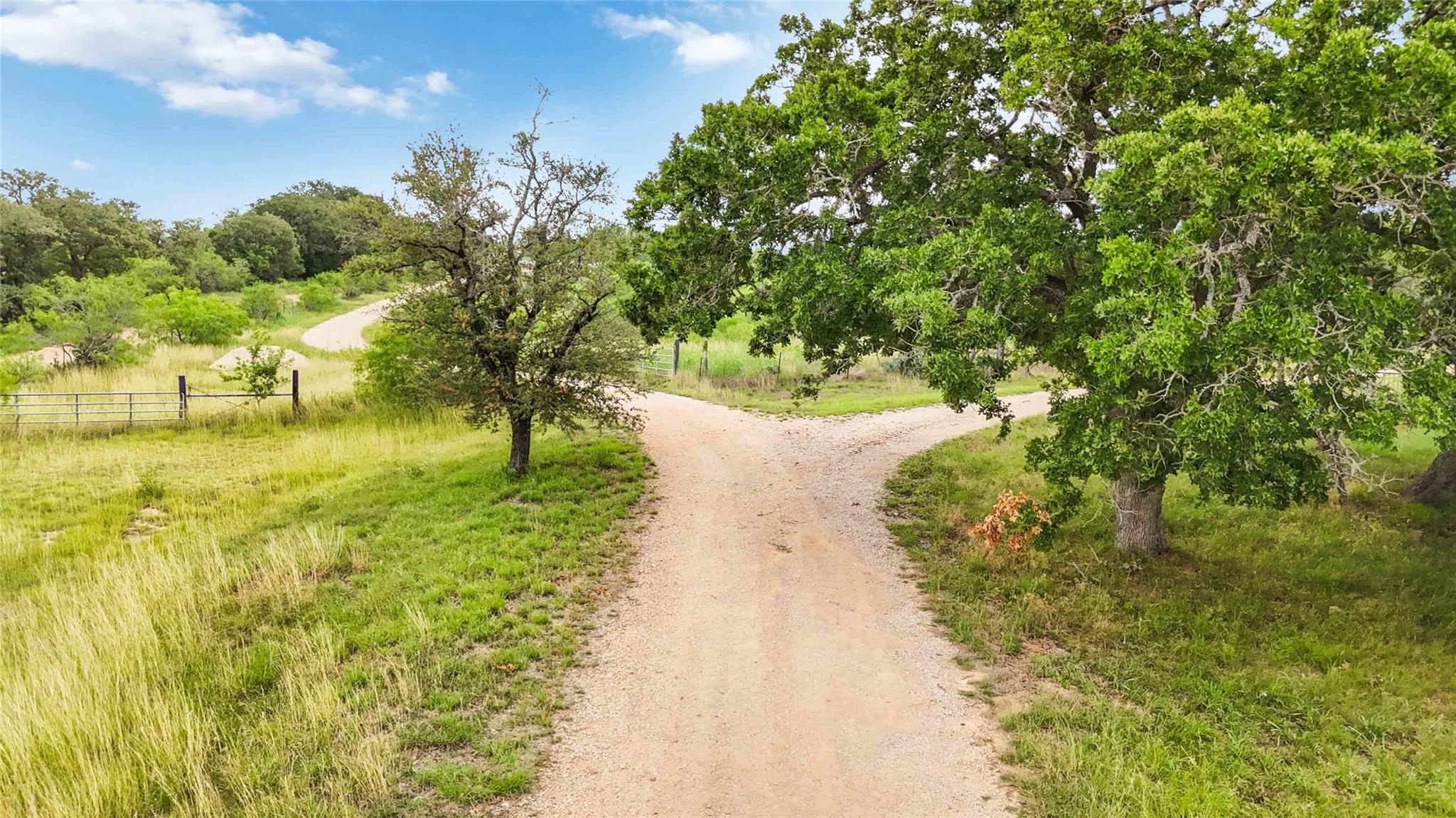 227 Henderson Ln, Lockhart, TX 78644