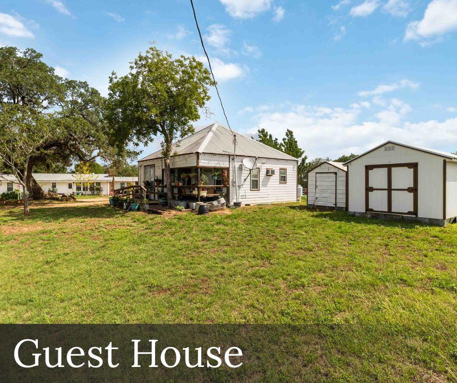 227 Henderson Ln, Lockhart, TX 78644