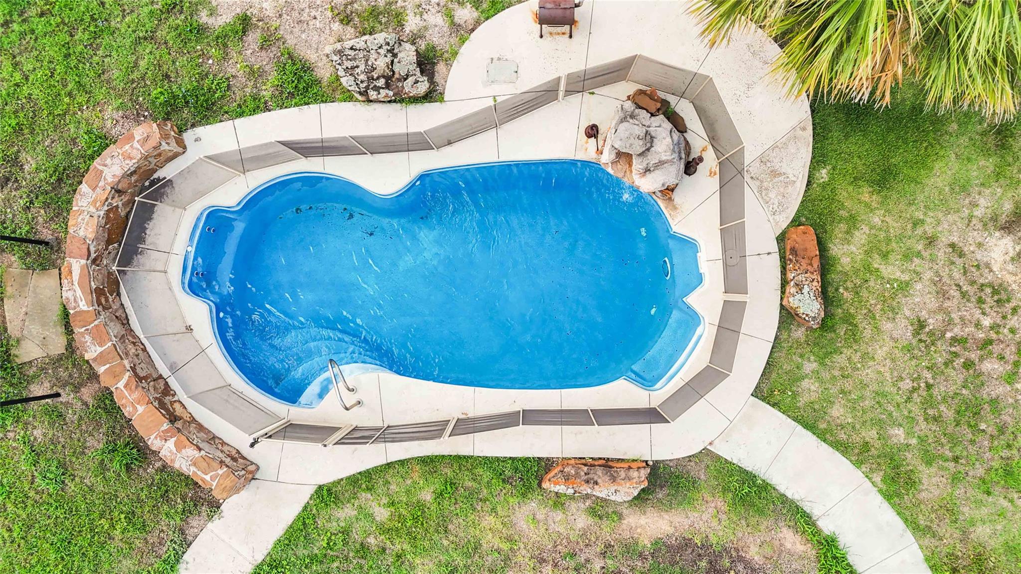 227 Henderson Ln, Lockhart, TX 78644