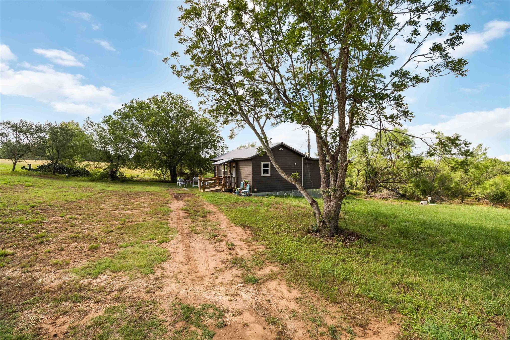 227 Henderson Ln, Lockhart, TX 78644
