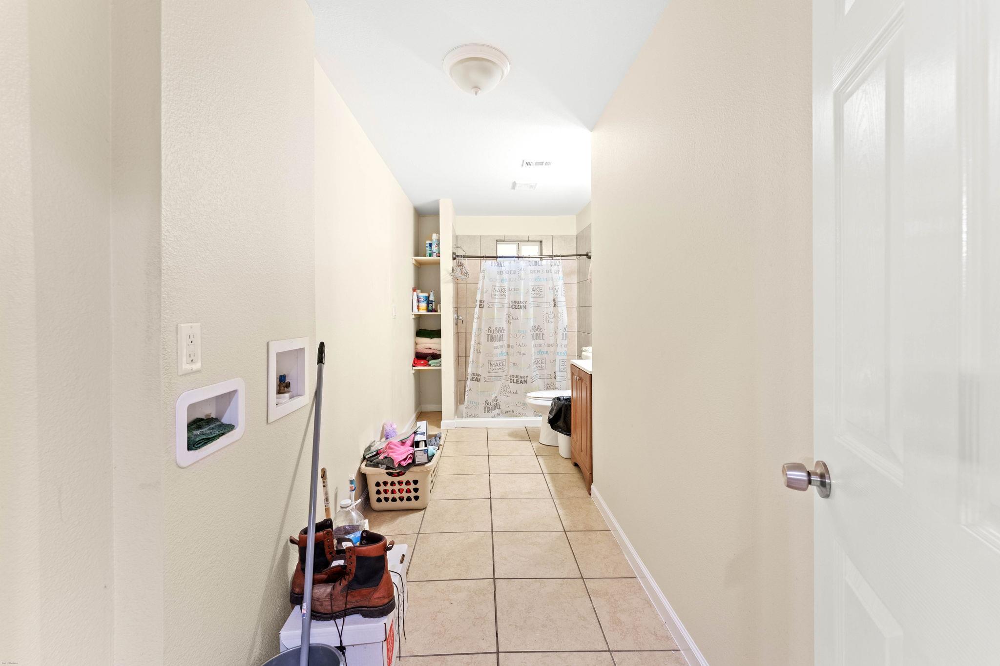 300 Walker St, Smithville, TX 78957