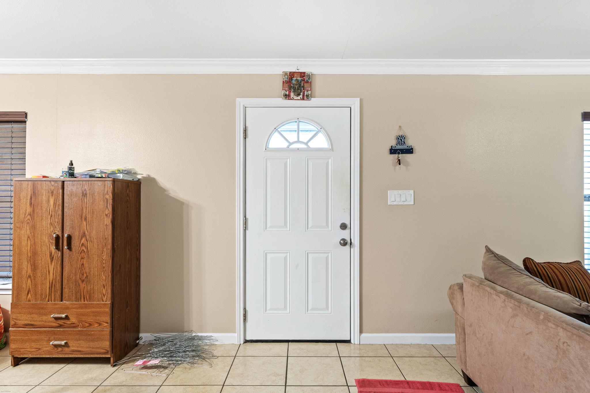 300 Walker St, Smithville, TX 78957