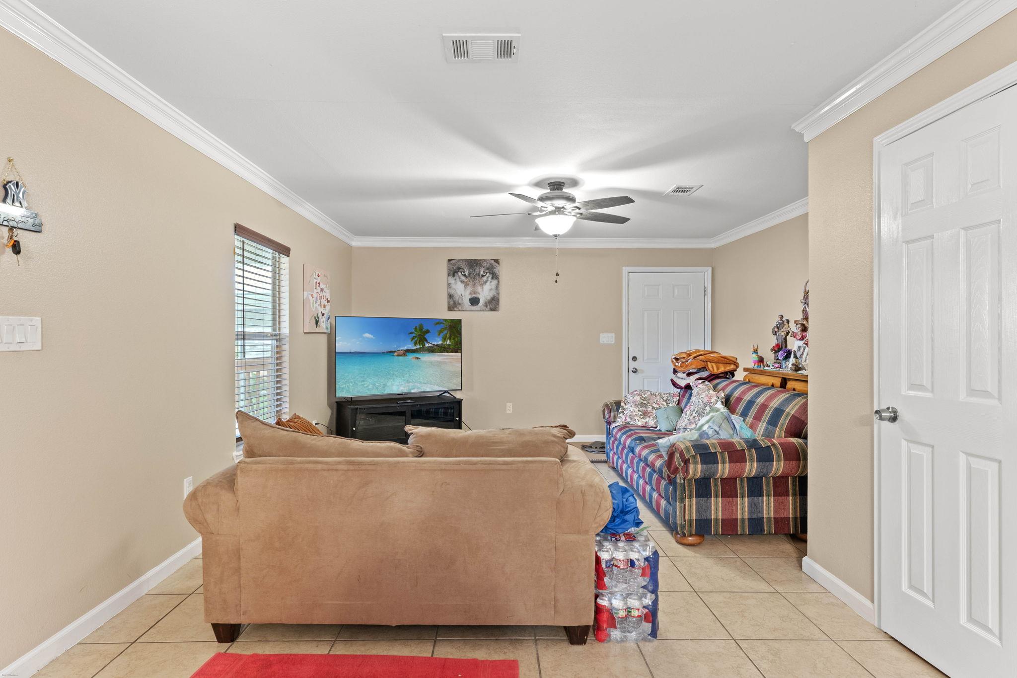 300 Walker St, Smithville, TX 78957
