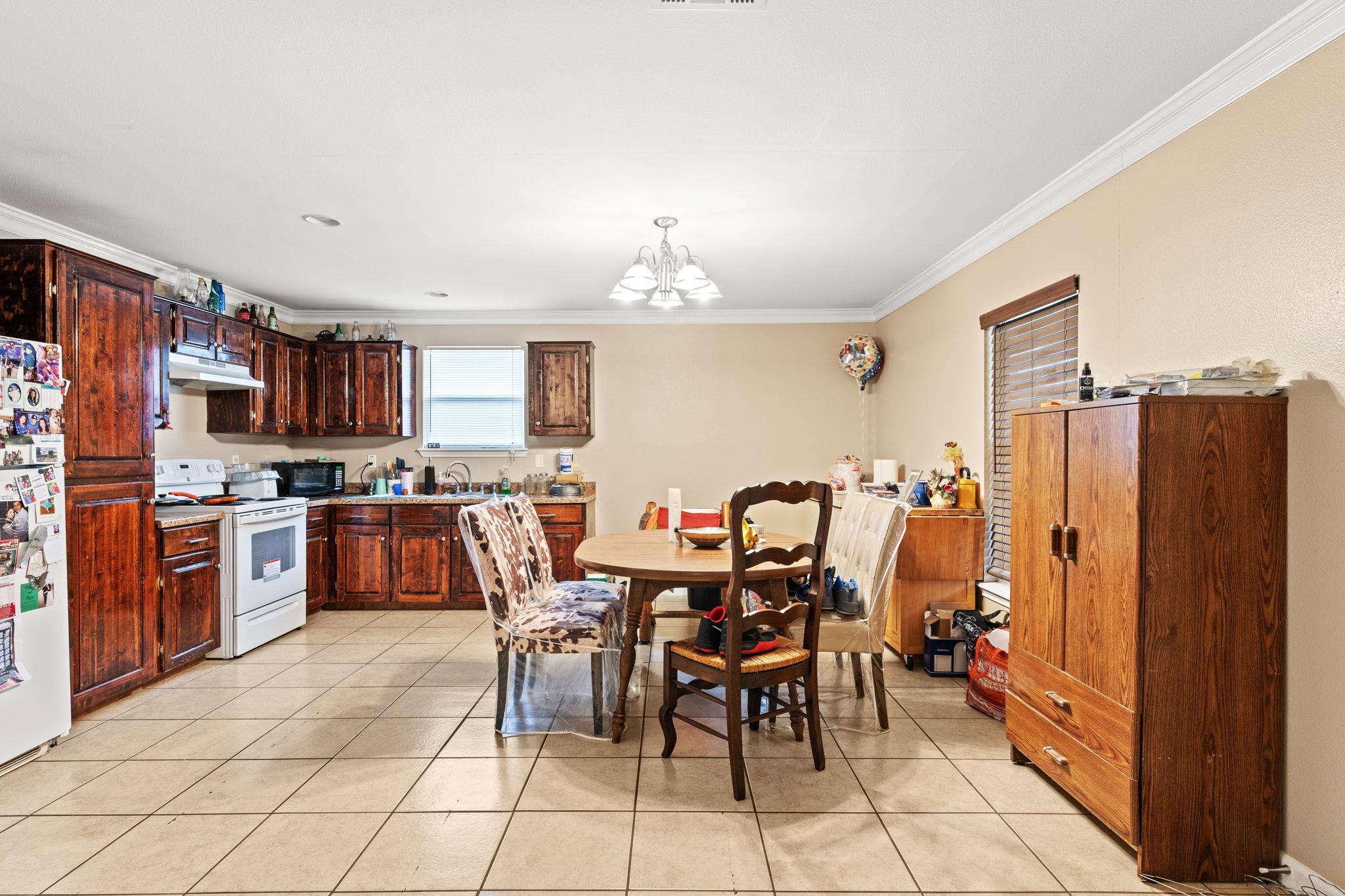 300 Walker St, Smithville, TX 78957
