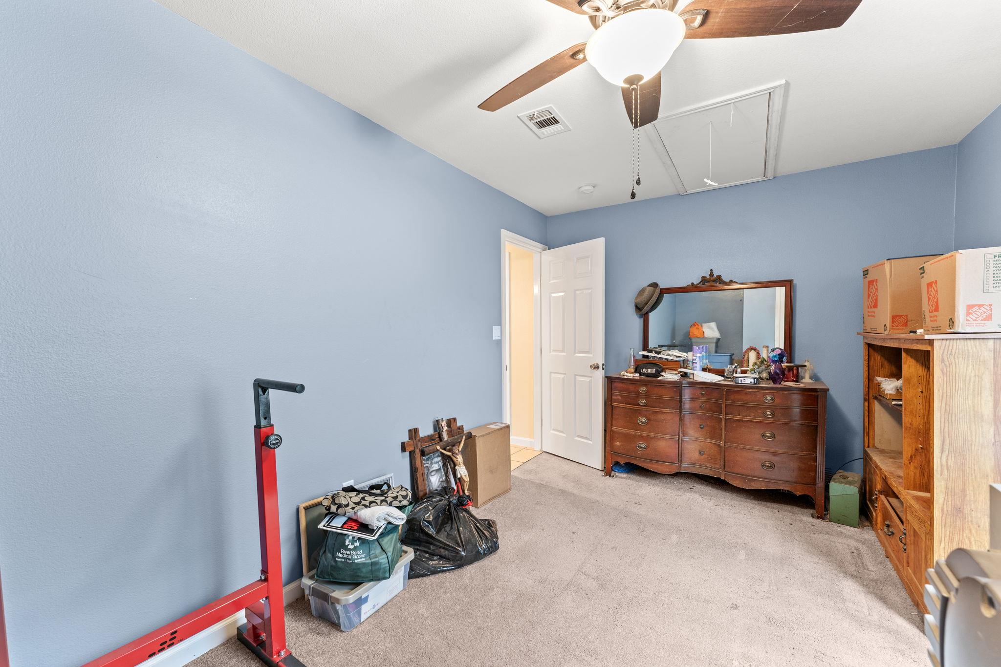 300 Walker St, Smithville, TX 78957