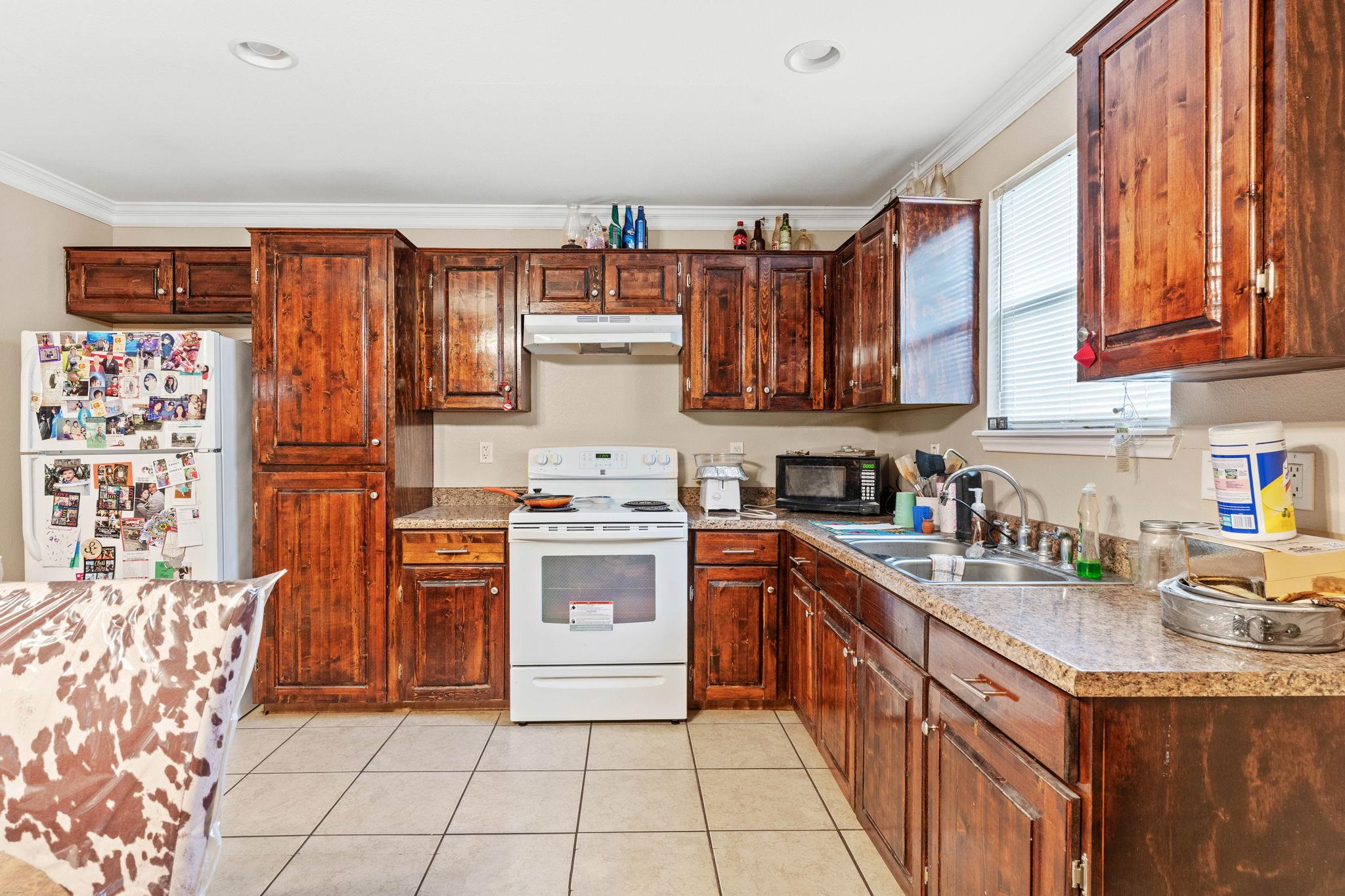 300 Walker St, Smithville, TX 78957