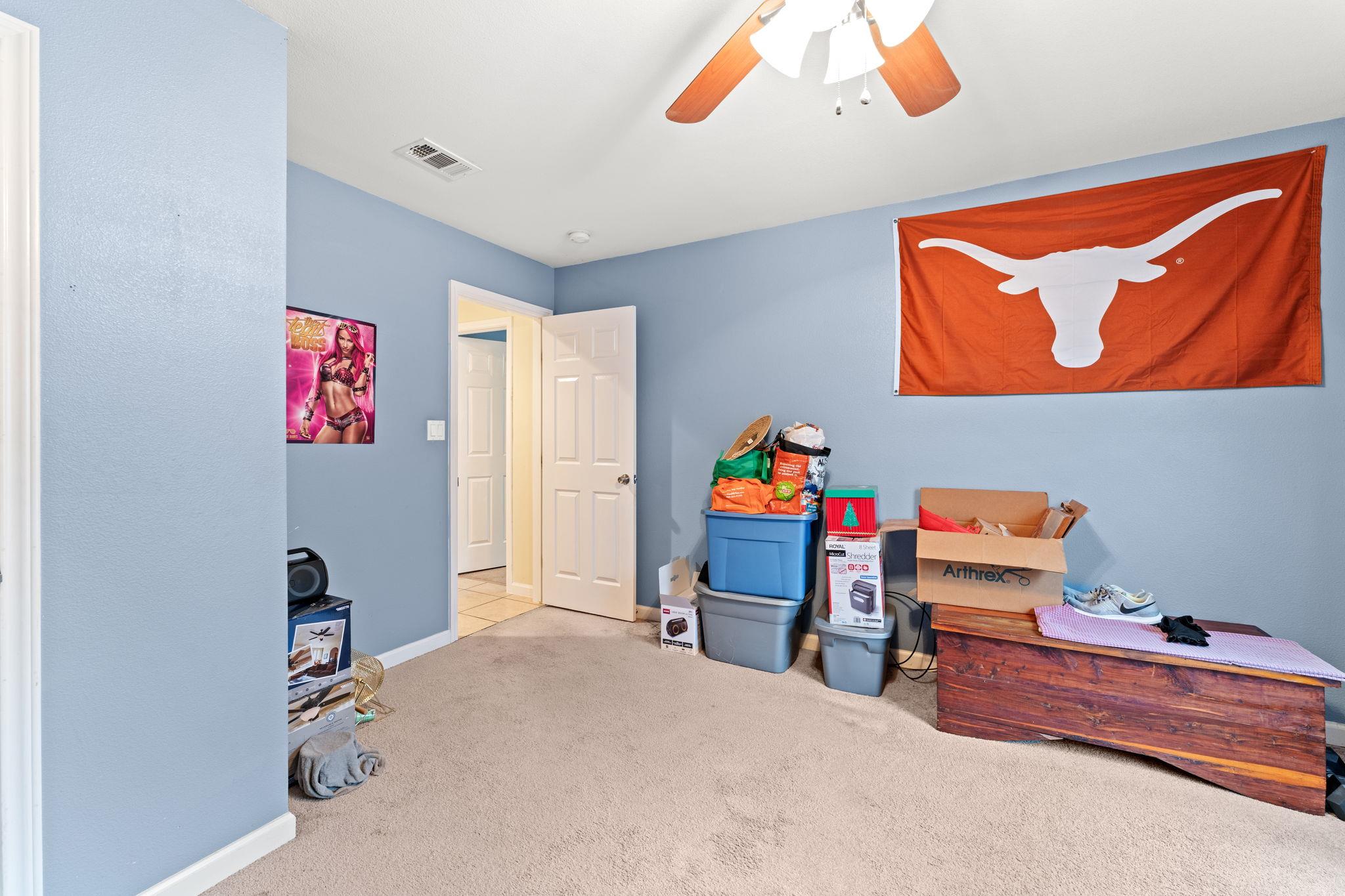 300 Walker St, Smithville, TX 78957