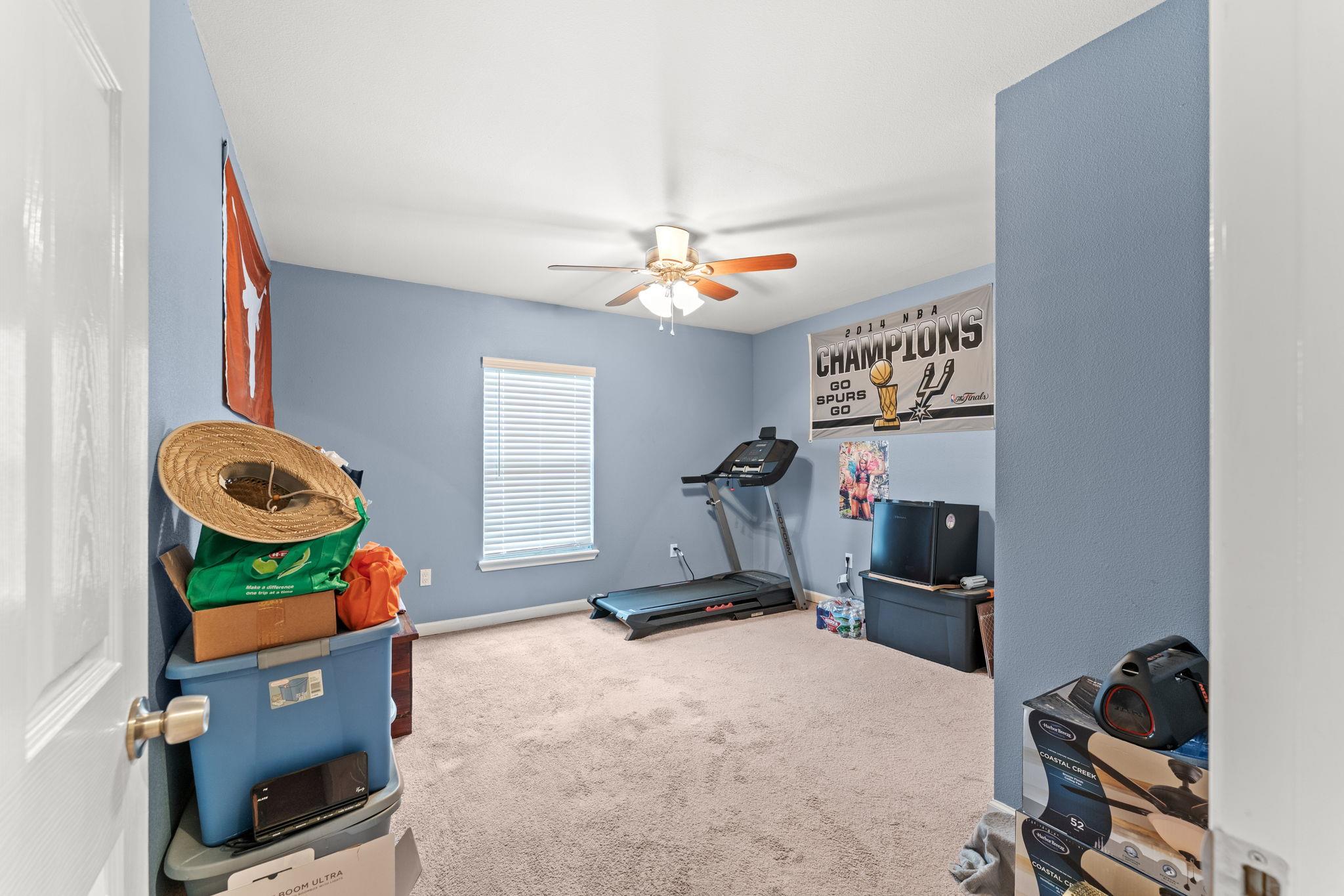 300 Walker St, Smithville, TX 78957