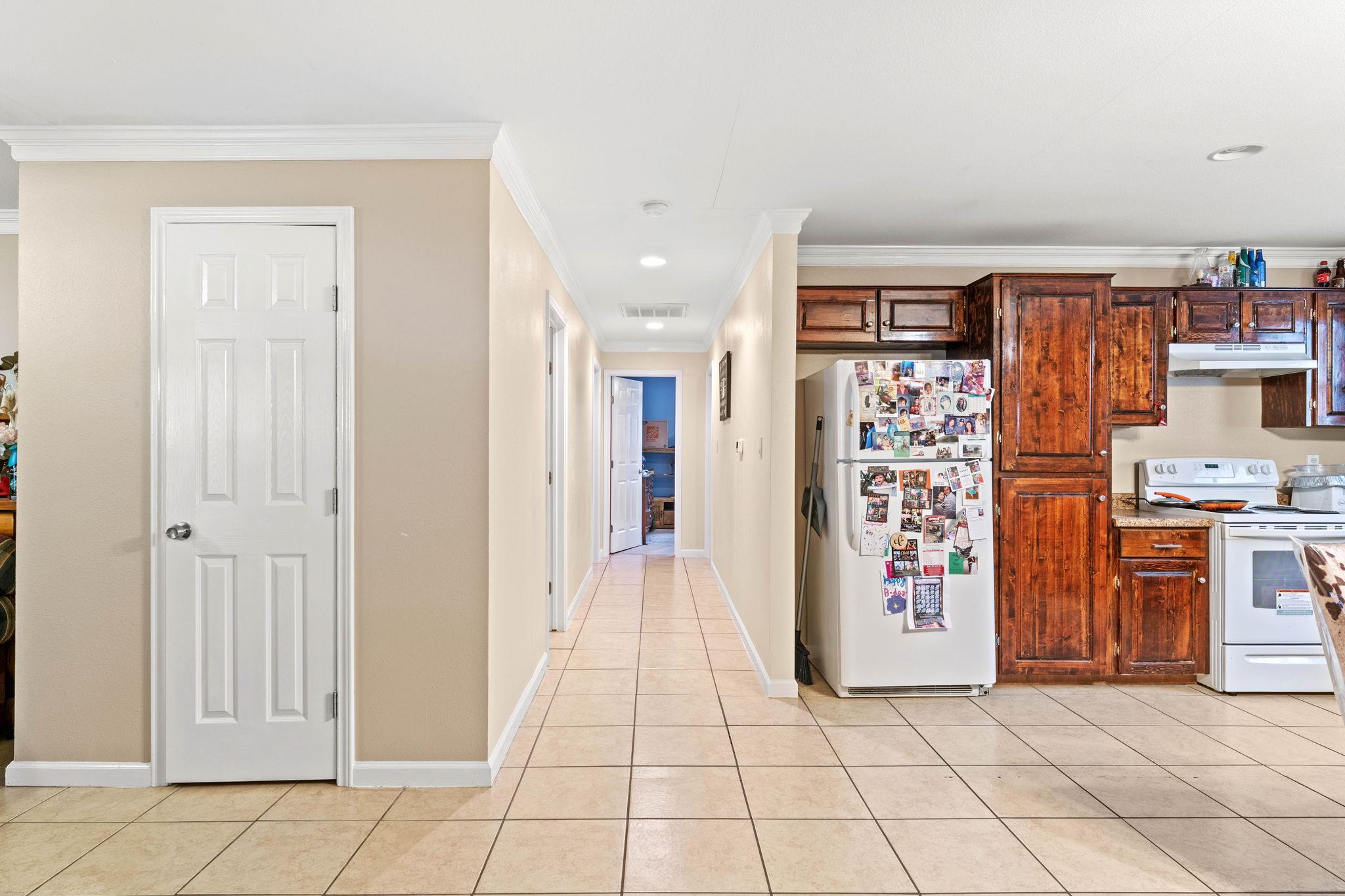 300 Walker St, Smithville, TX 78957