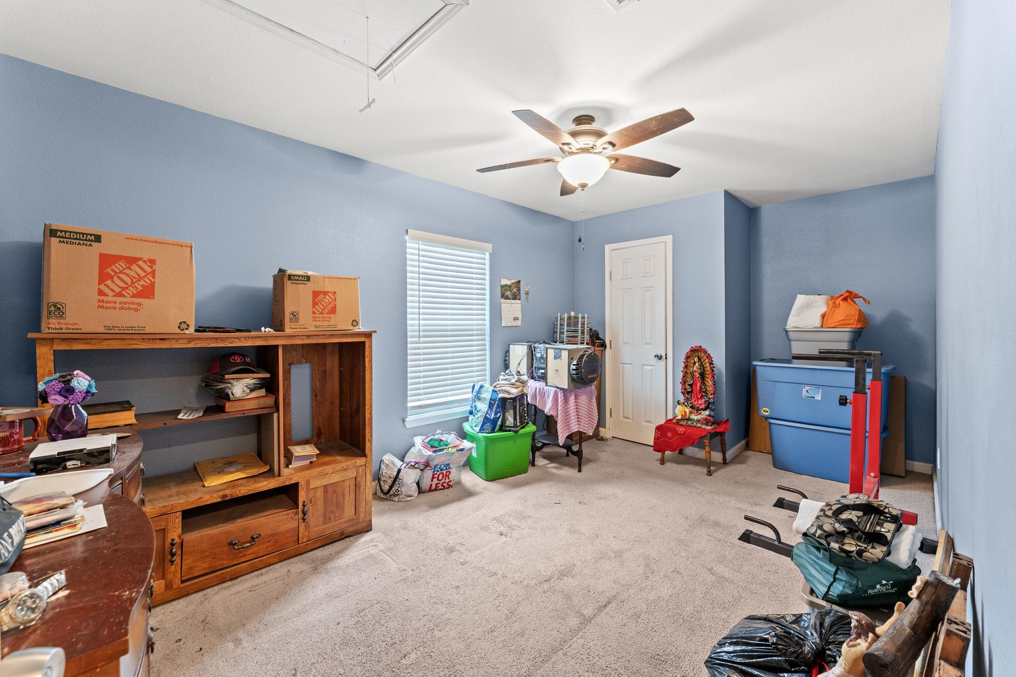 300 Walker St, Smithville, TX 78957